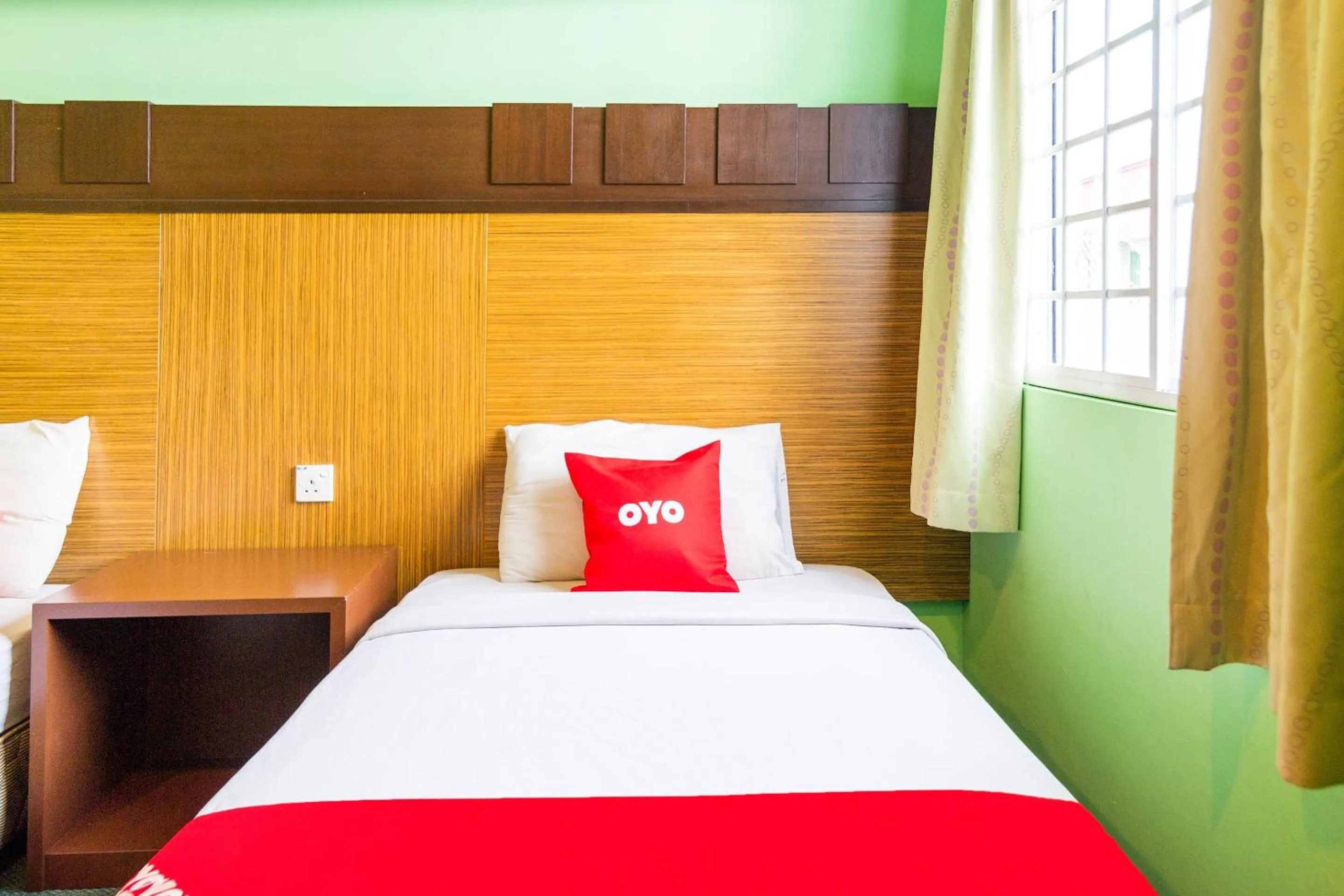 Bedroom, Bed in OYO 89408 Royal Hotel