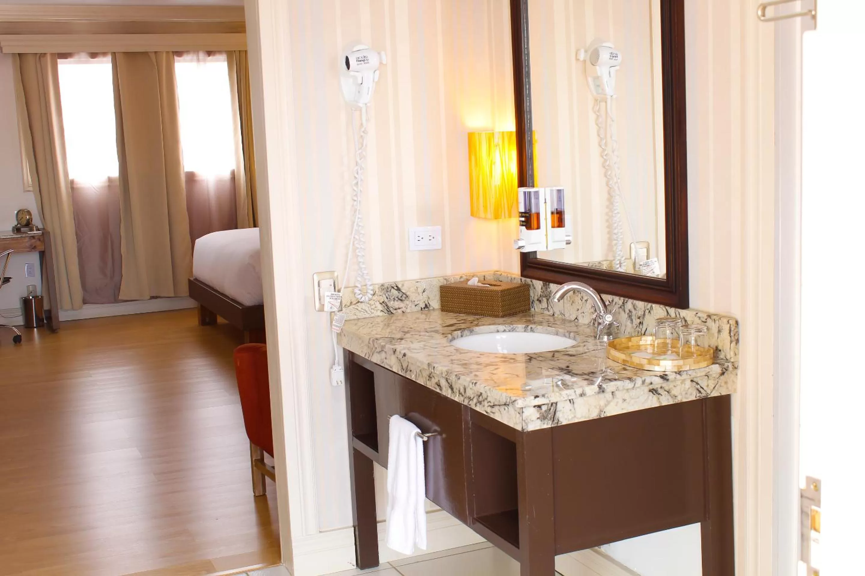 Bathroom, Bed in Hotel Zima