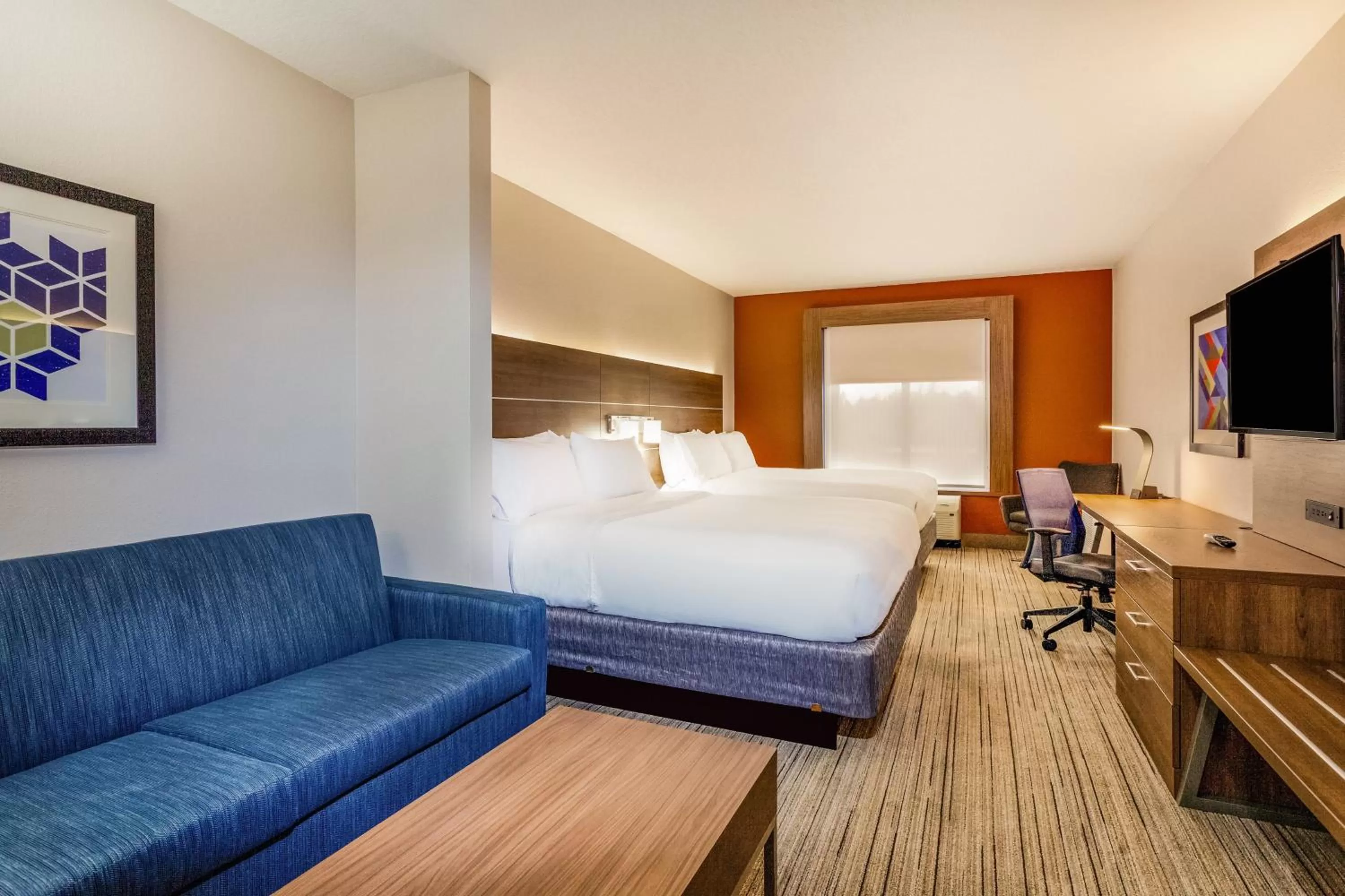 Photo of the whole room, Bed in Holiday Inn Express Hotel & Suites Inverness by IHG