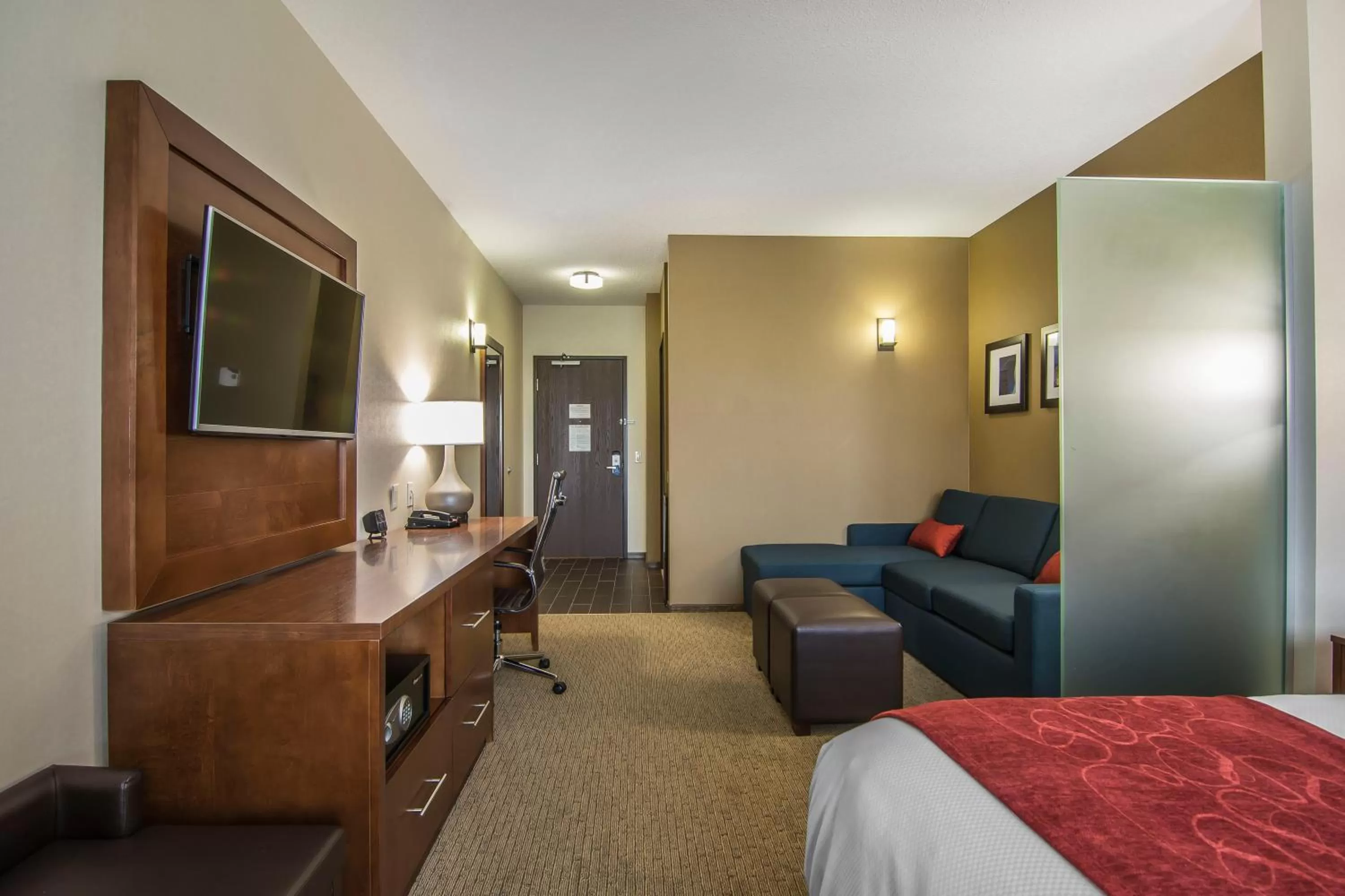 King Suite - Non-Smoking in Comfort Suites Regina