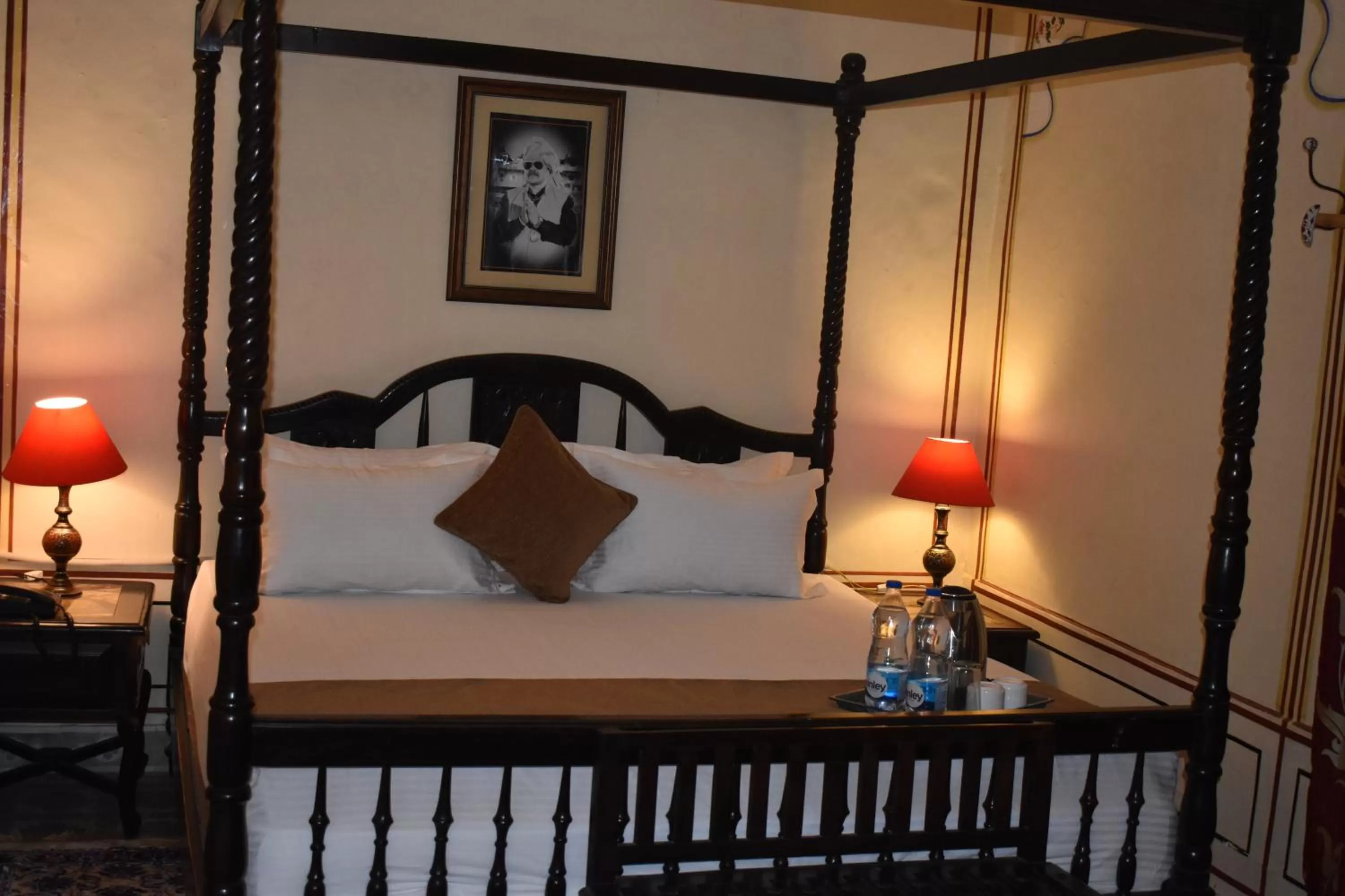 Bedroom, Bed in Hotel Nawal Sagar Palace - Bundi