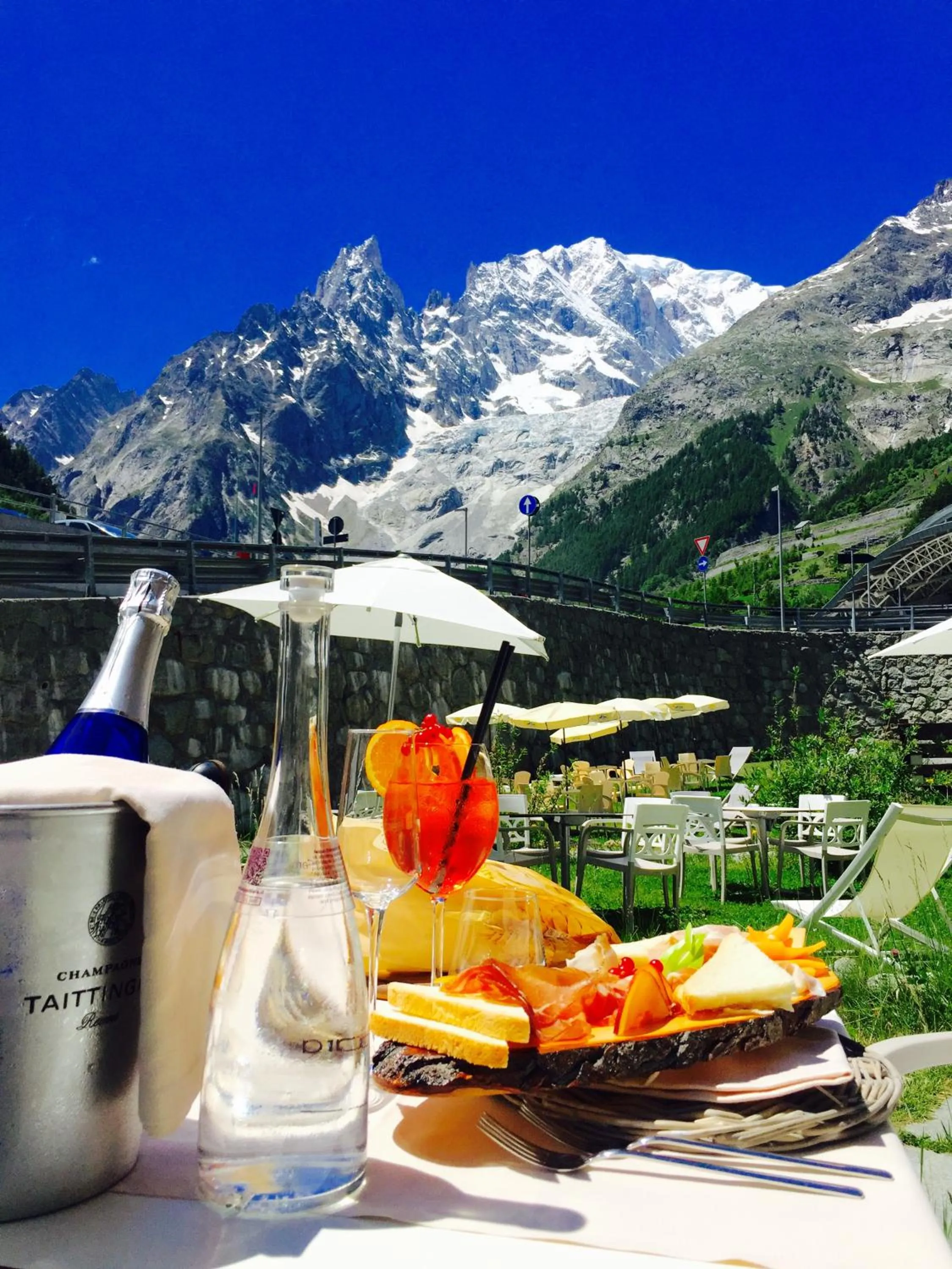 Restaurant/places to eat in Shatush Hotel