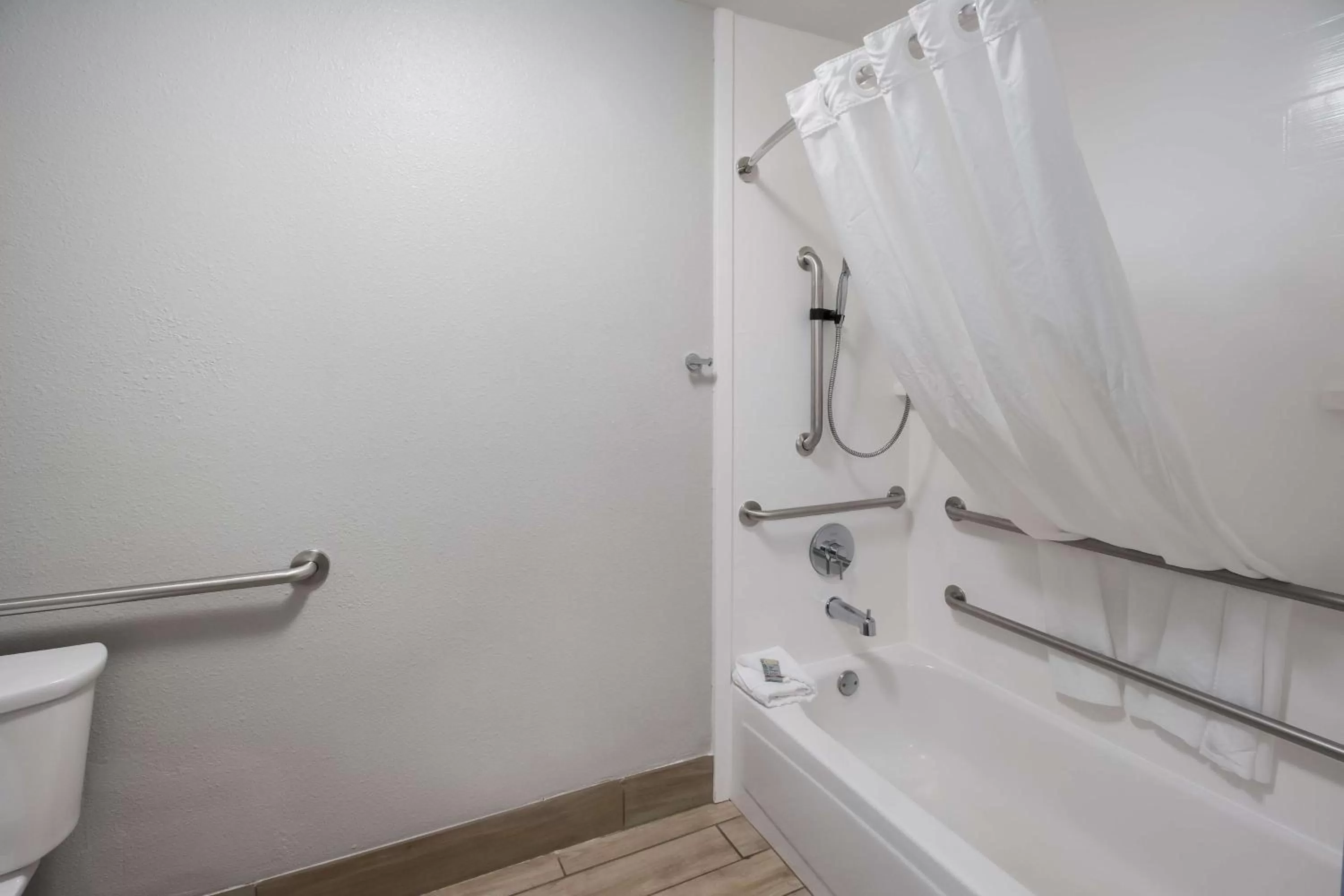 Bathroom in Best Western McMinnville Inn