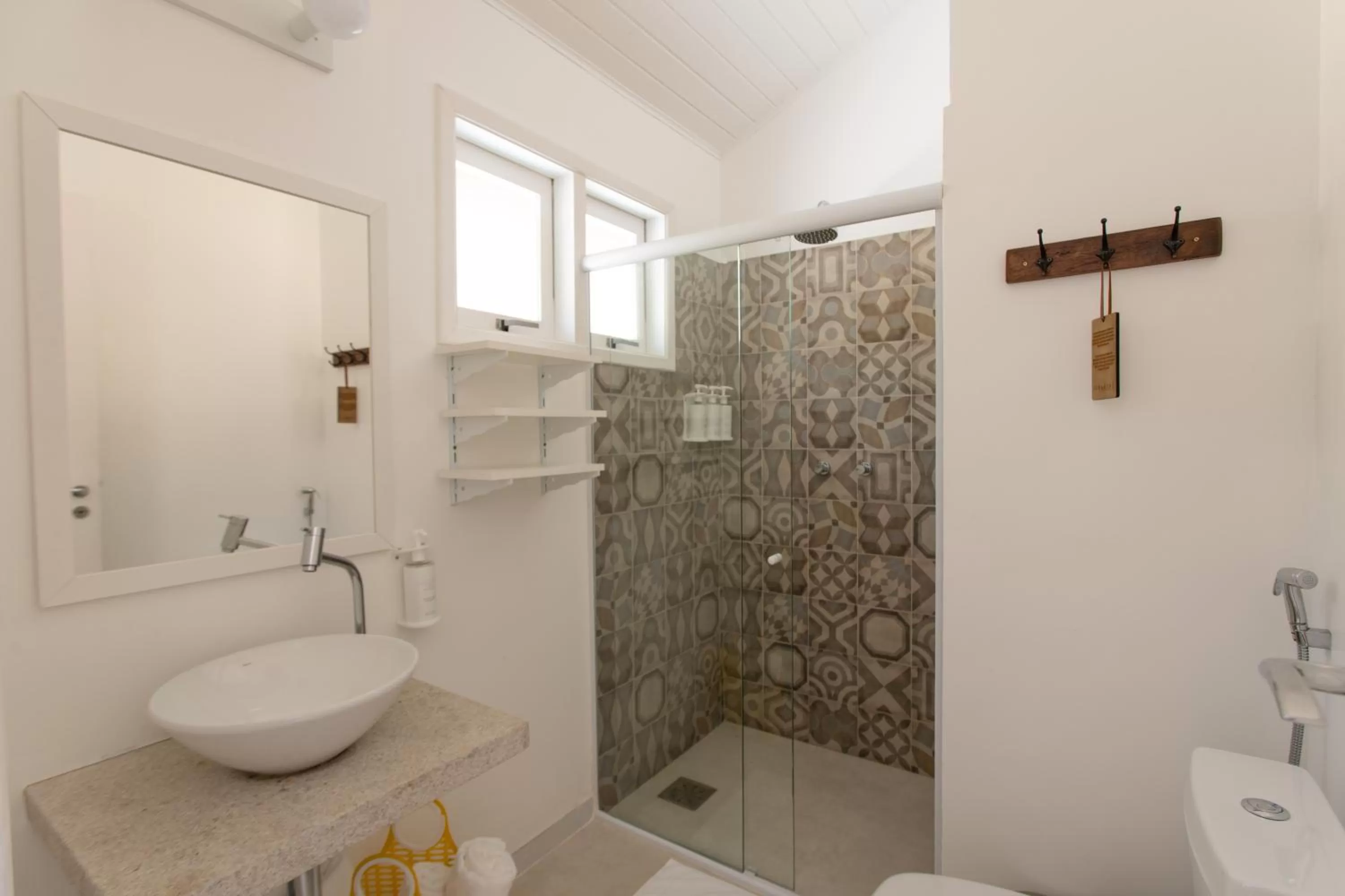 Bathroom in Jubarte Hotel by Insólito