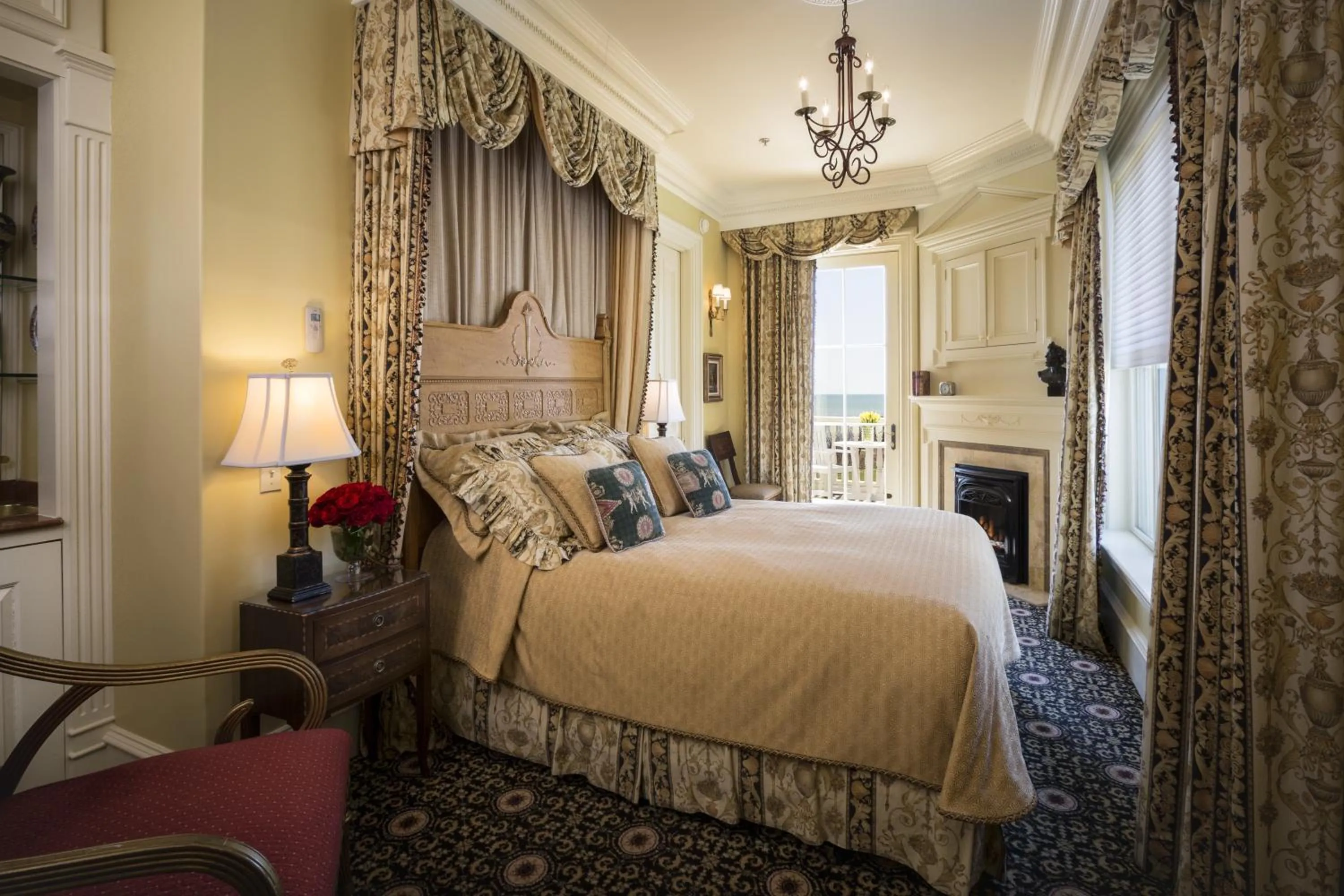 Day, Bed in The Chanler at Cliff Walk