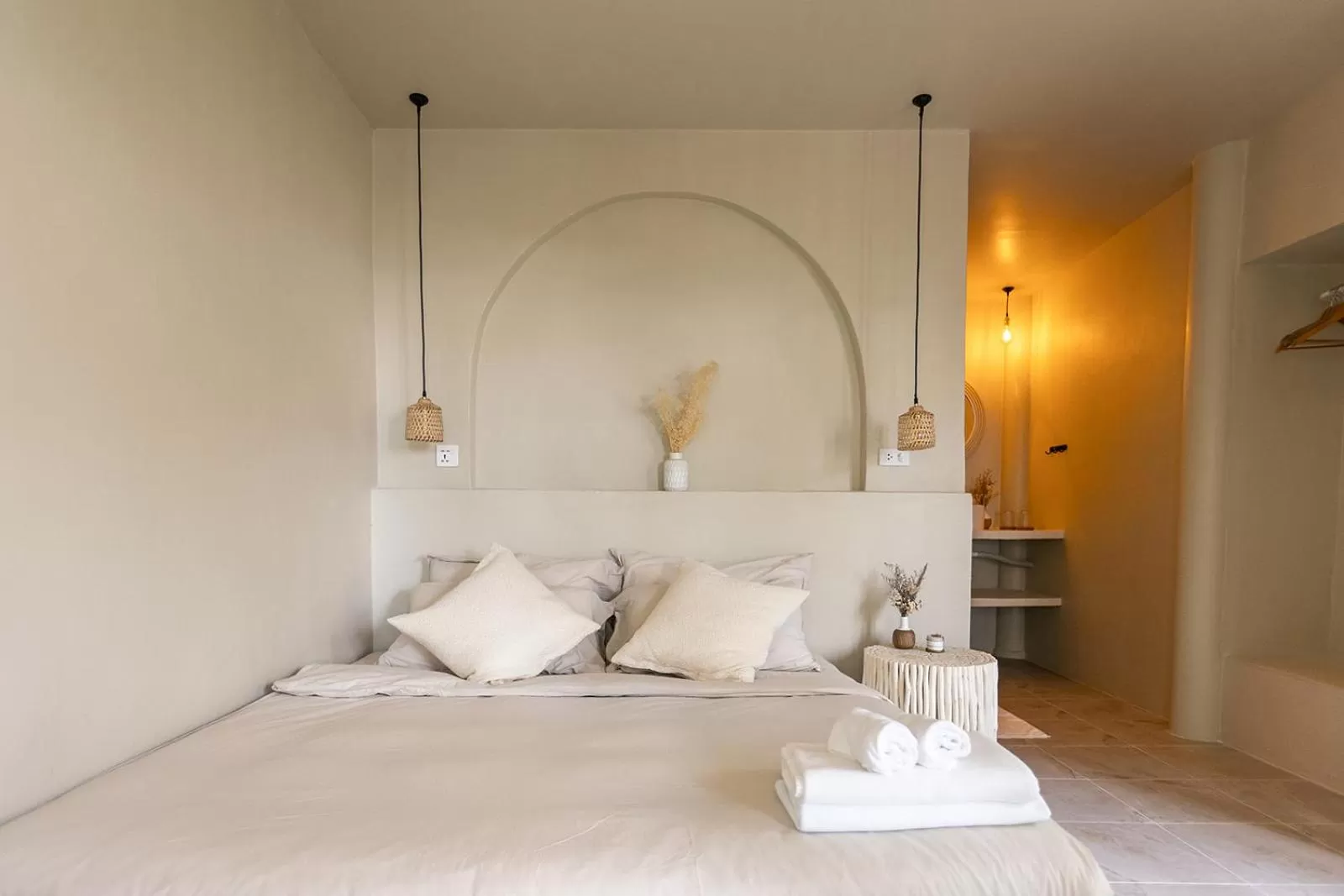 Photo of the whole room, Bed in Indie Beach Bungalows