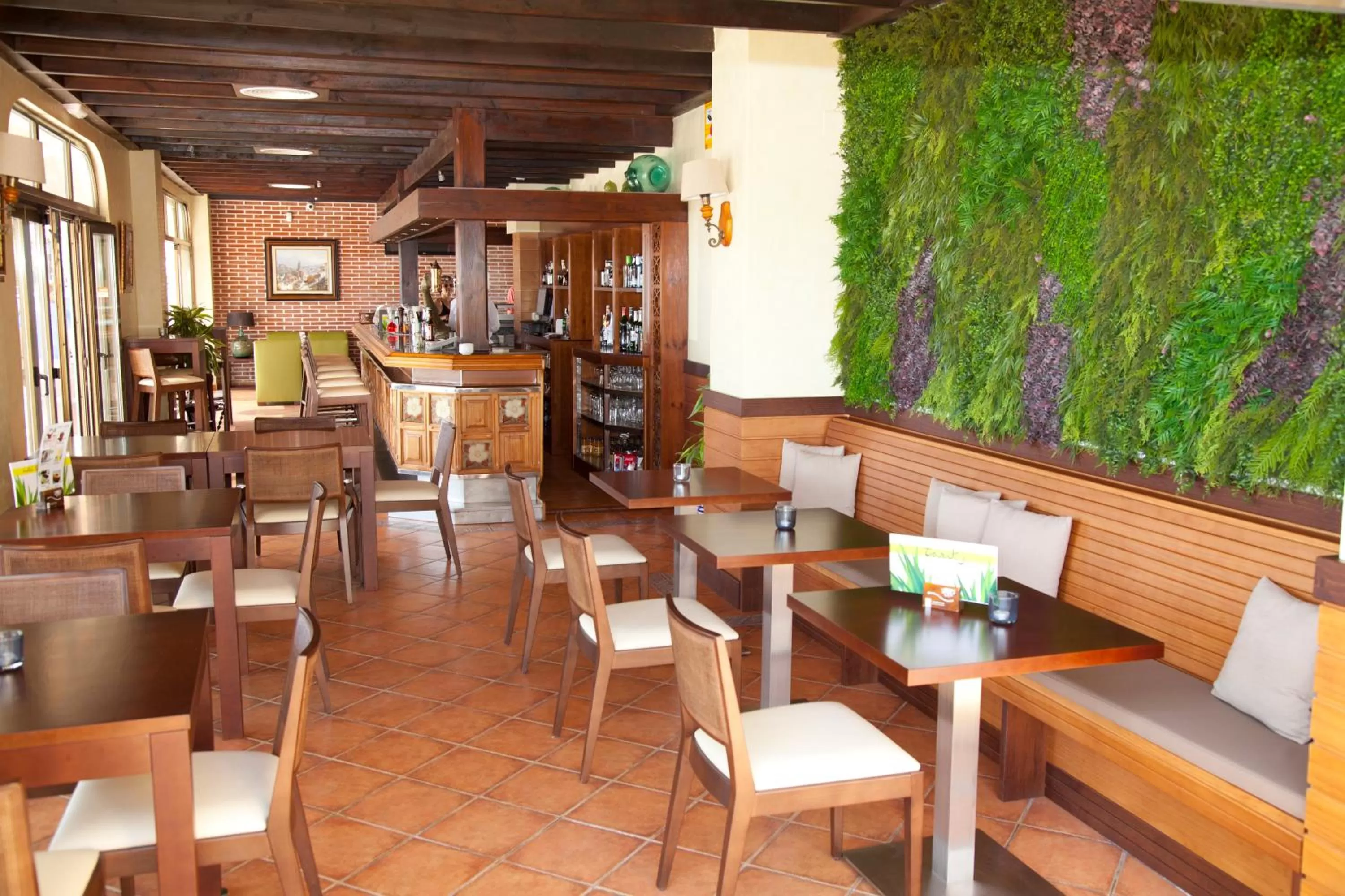 Restaurant/places to eat in Hotel Tarik