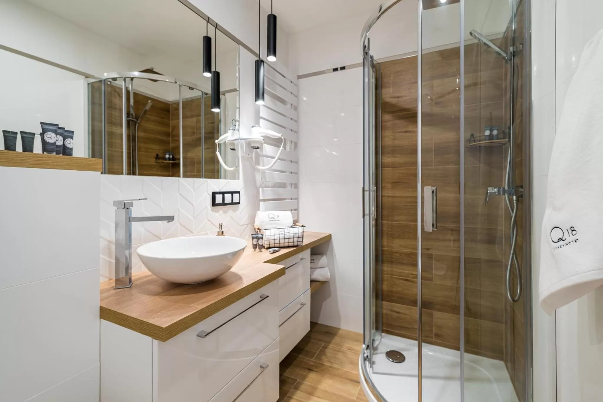 Shower in Q18 ApartHotel