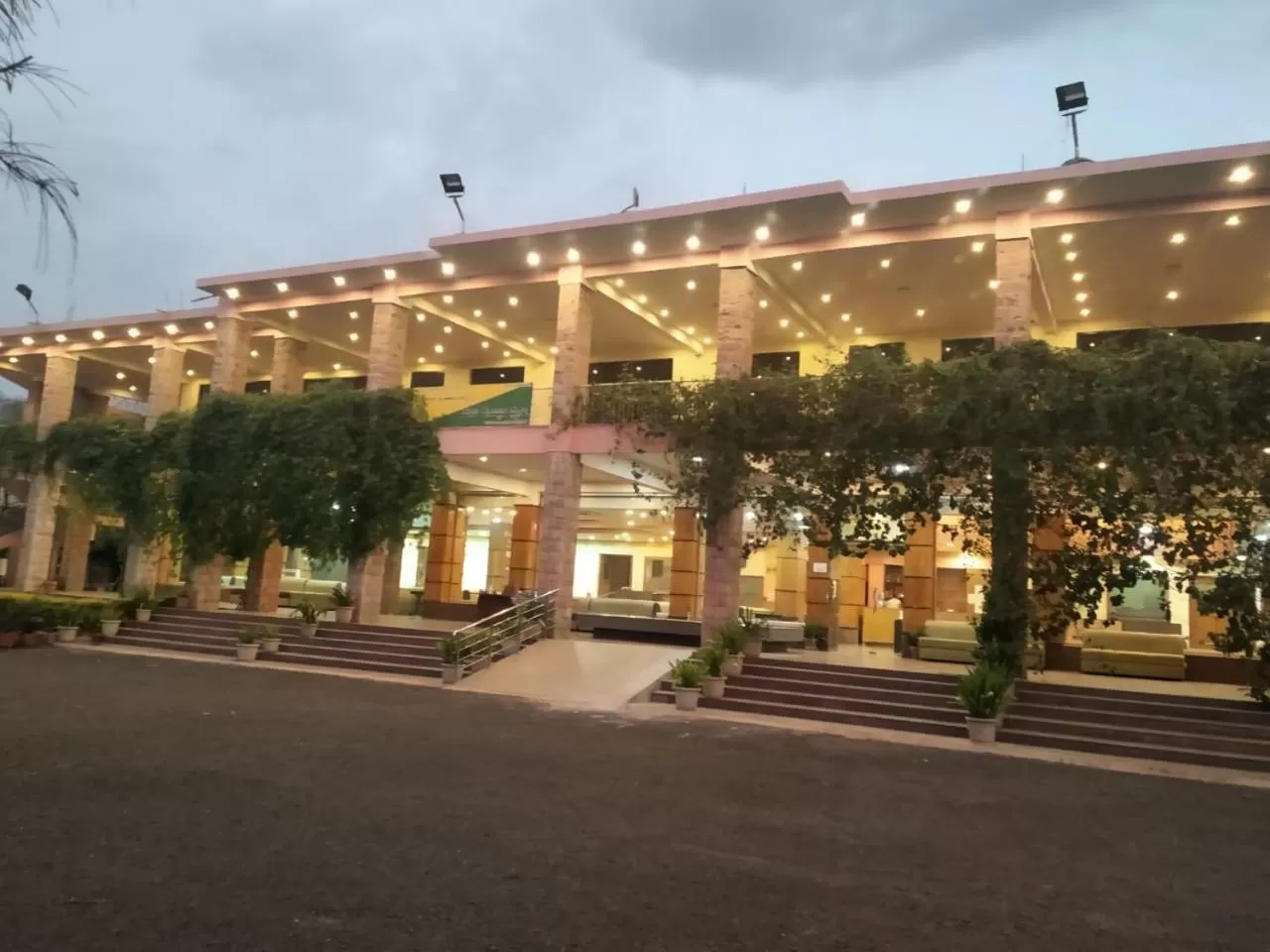 Restaurant/places to eat in Kanthi Resorts Badami