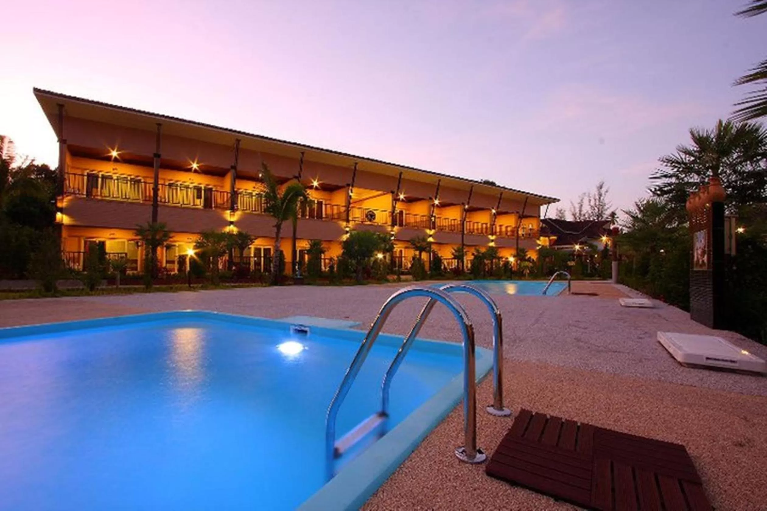 Swimming pool in Maleedee Bay Resort