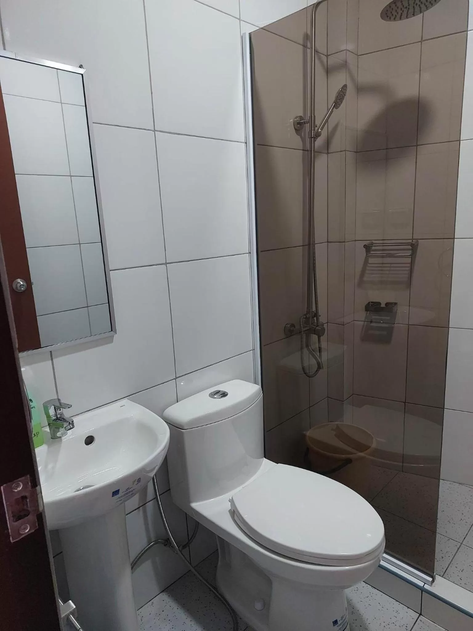 Shower, Bathroom in Chislyk Inn