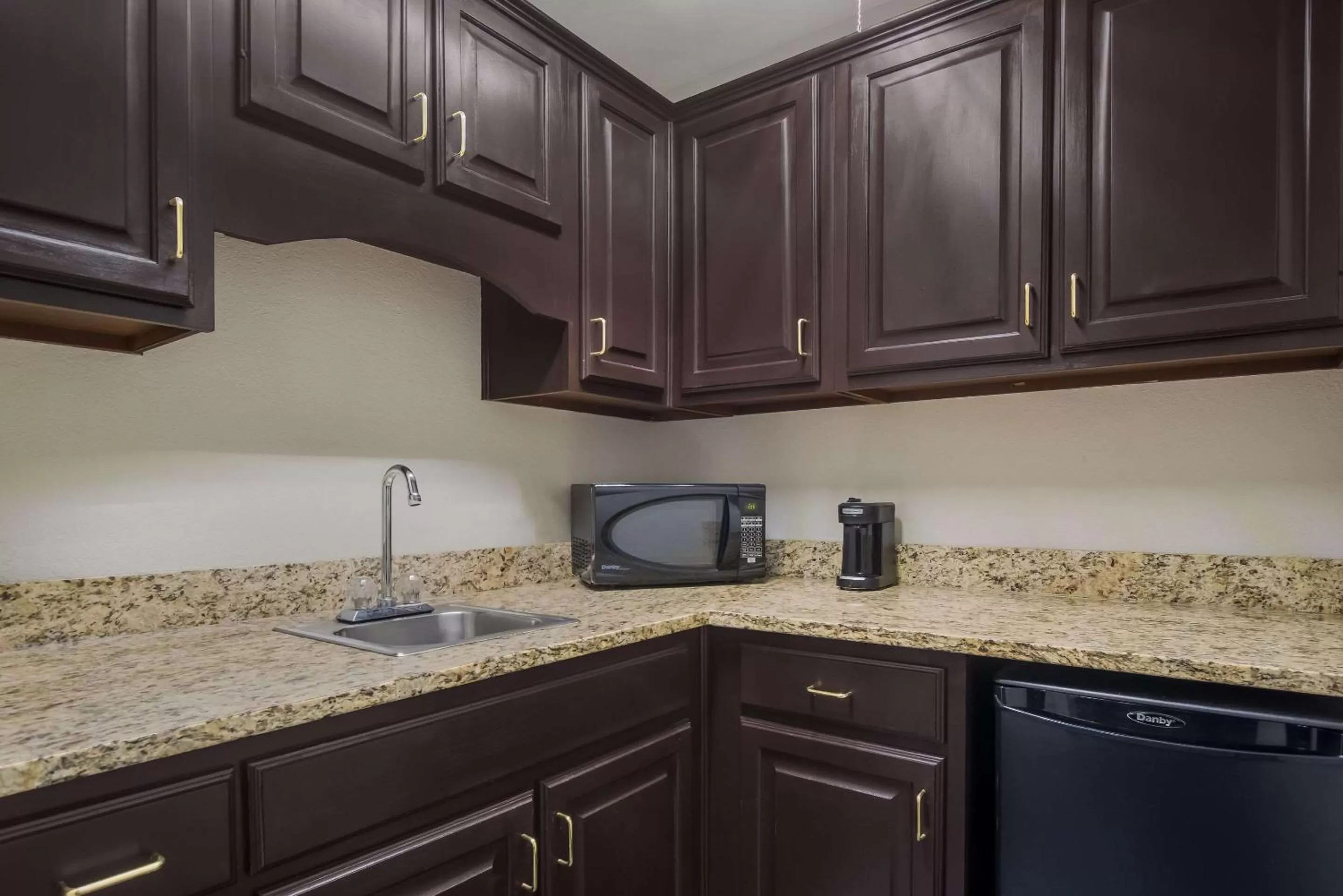 Bedroom in Clarion Pointe Harrodsburg-Danville