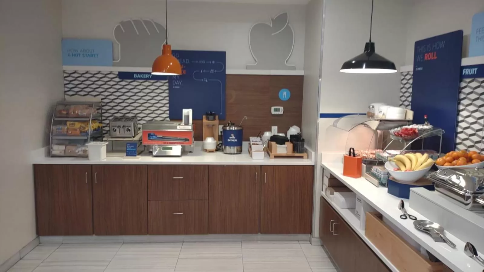 Food in Holiday Inn Express & Suites Chicago West - St Charles by IHG