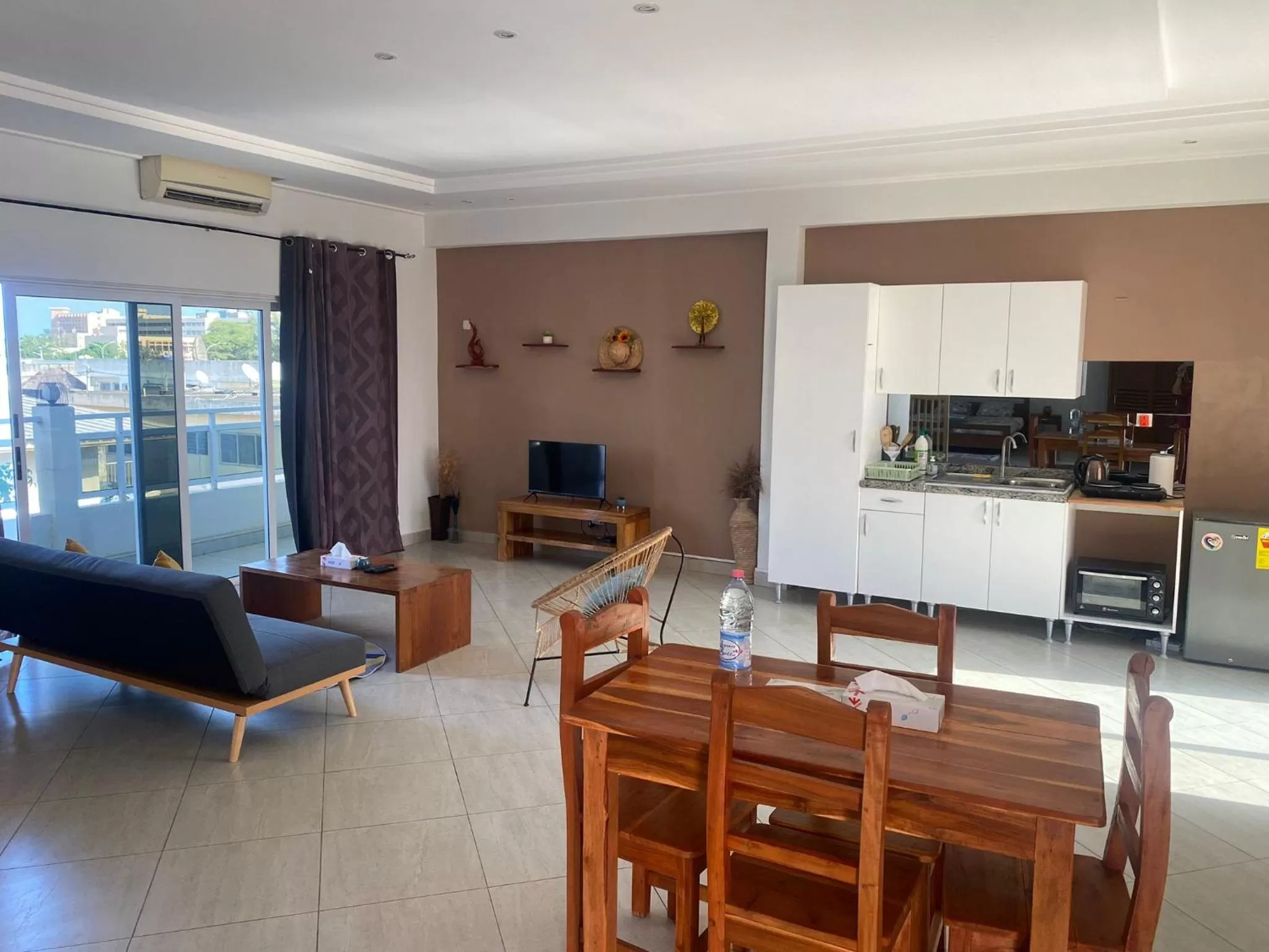 Dining Area in L'Oasis Guesthouse