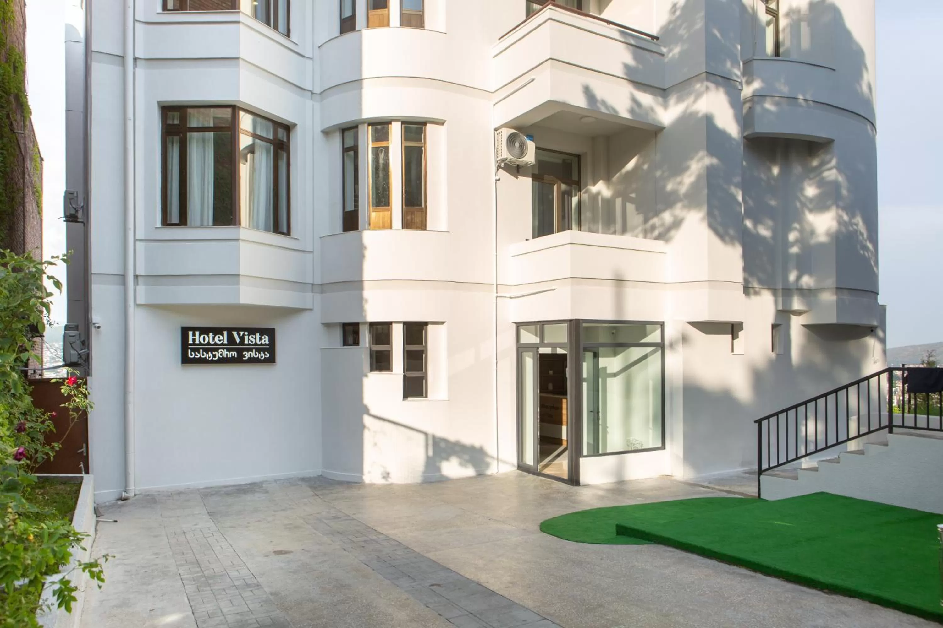 Property building in Vista Hotel