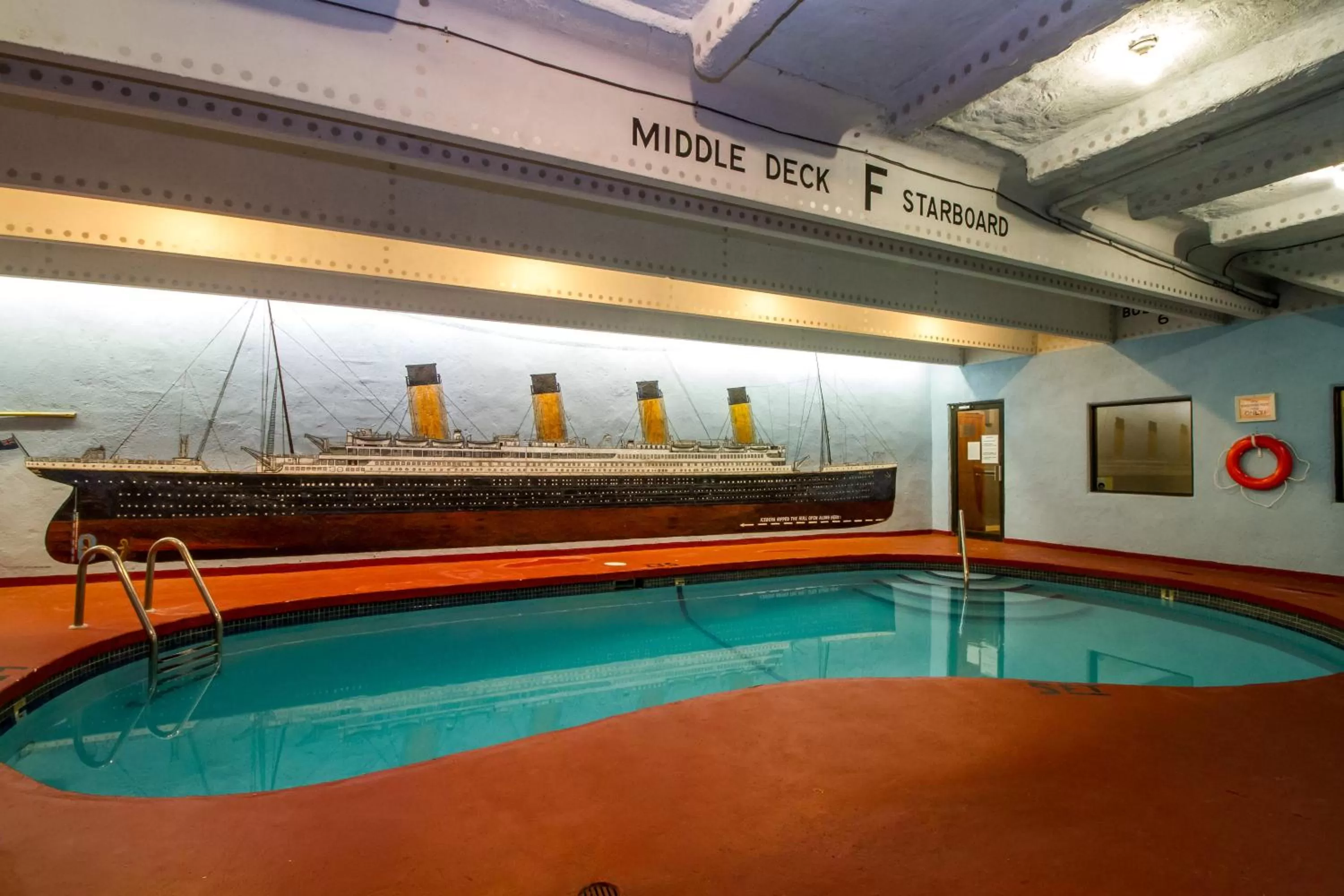 Swimming pool in Three Valley Lake Chateau