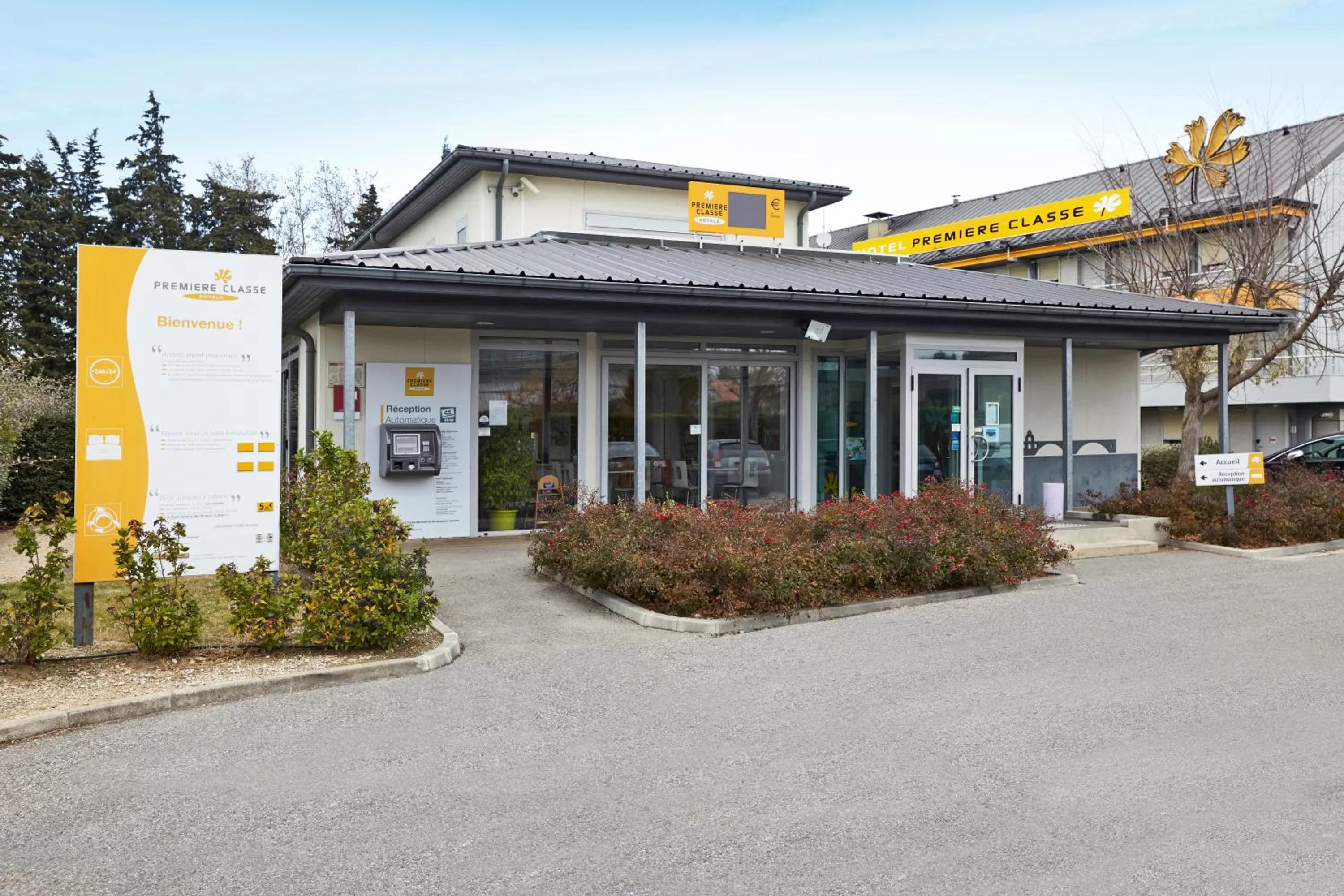 Facade/entrance in Premiere Classe Avignon Parc Des Expositions