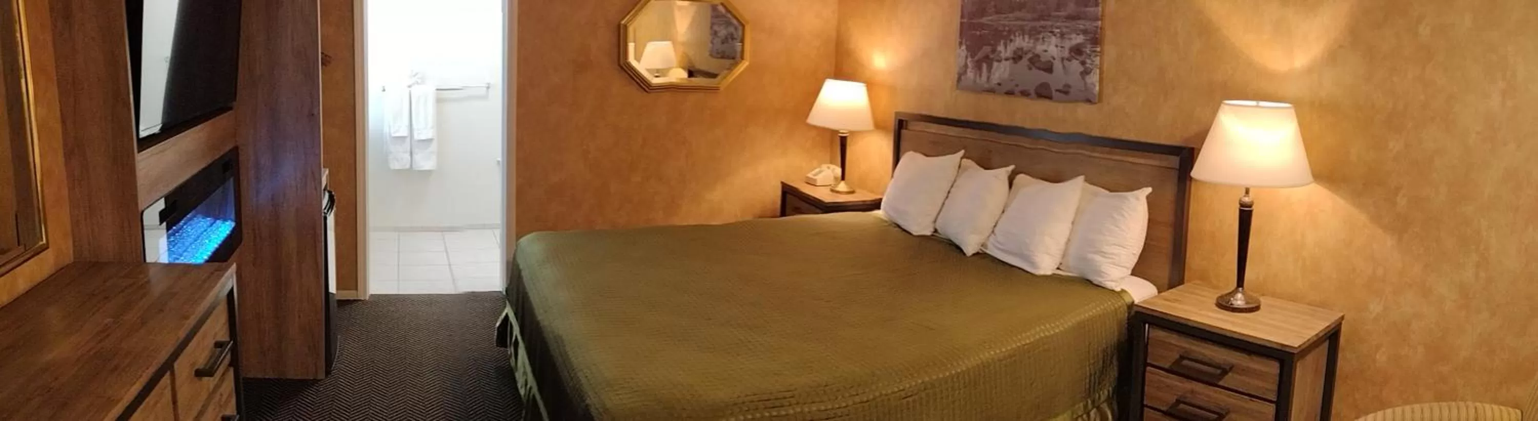 Standard King Room in Cedar Lodge