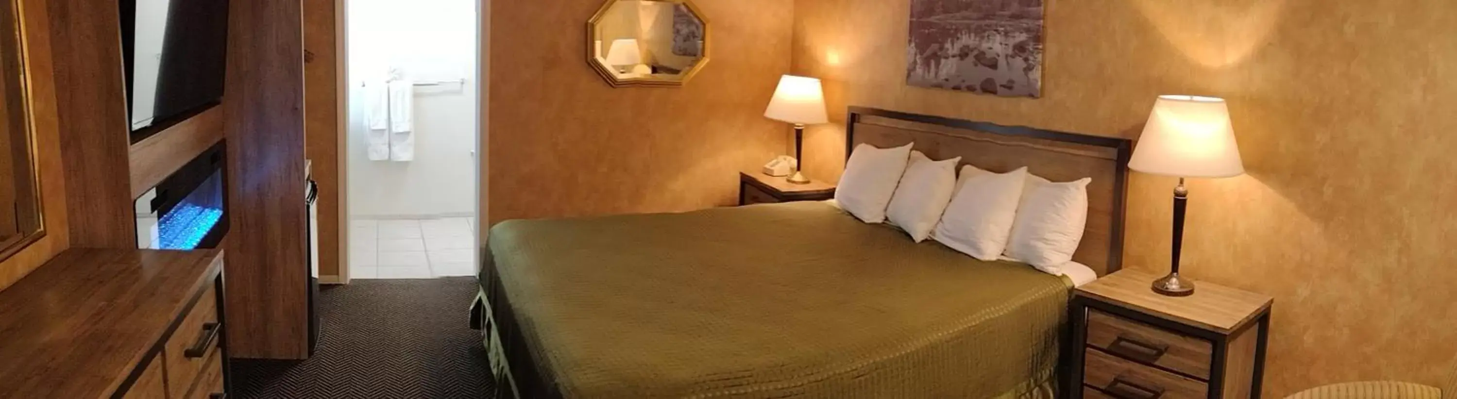 Standard King Room in Cedar Lodge Standard King Room in Cedar Lodge