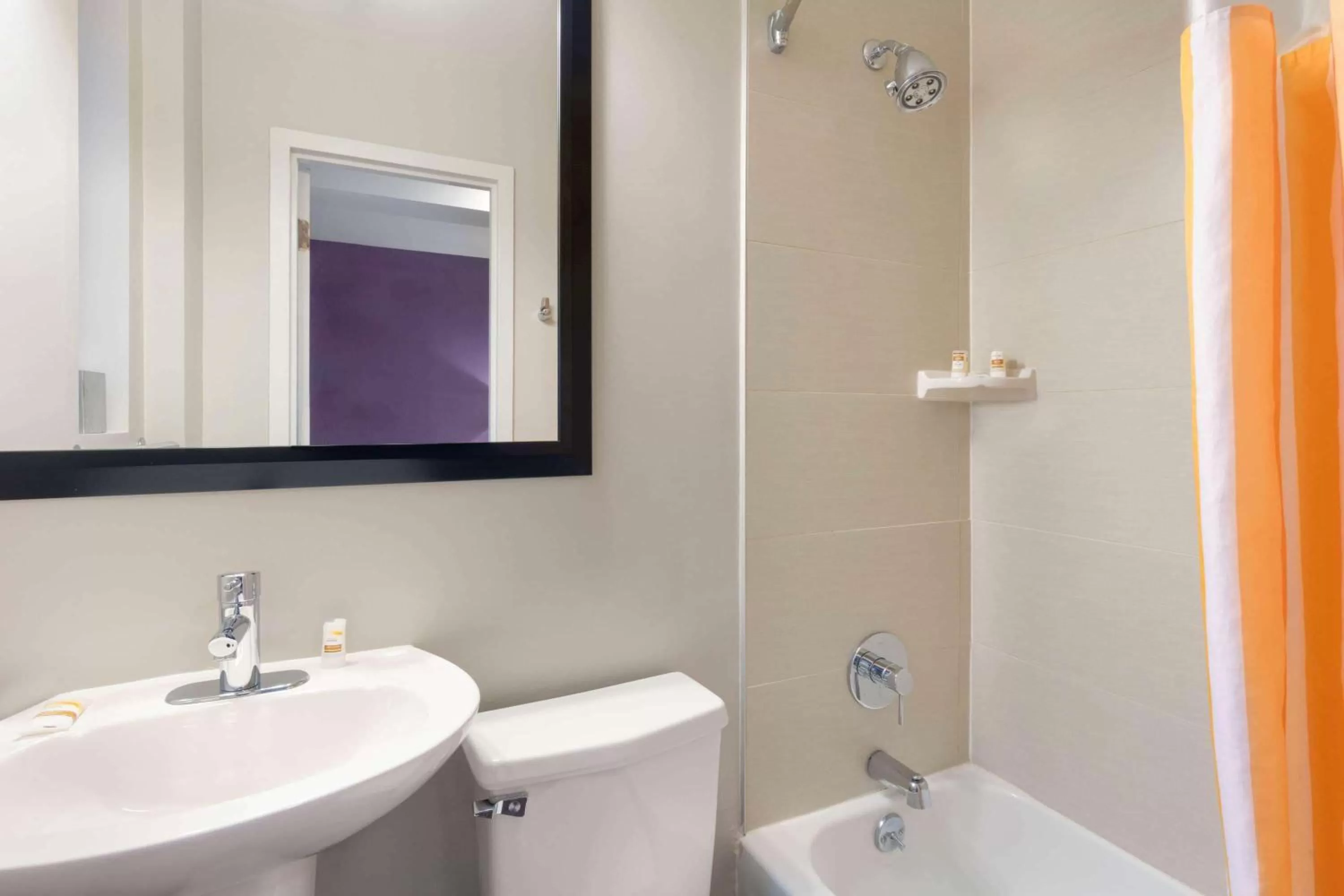 Bathroom in La Quinta by Wyndham New York City Central Park