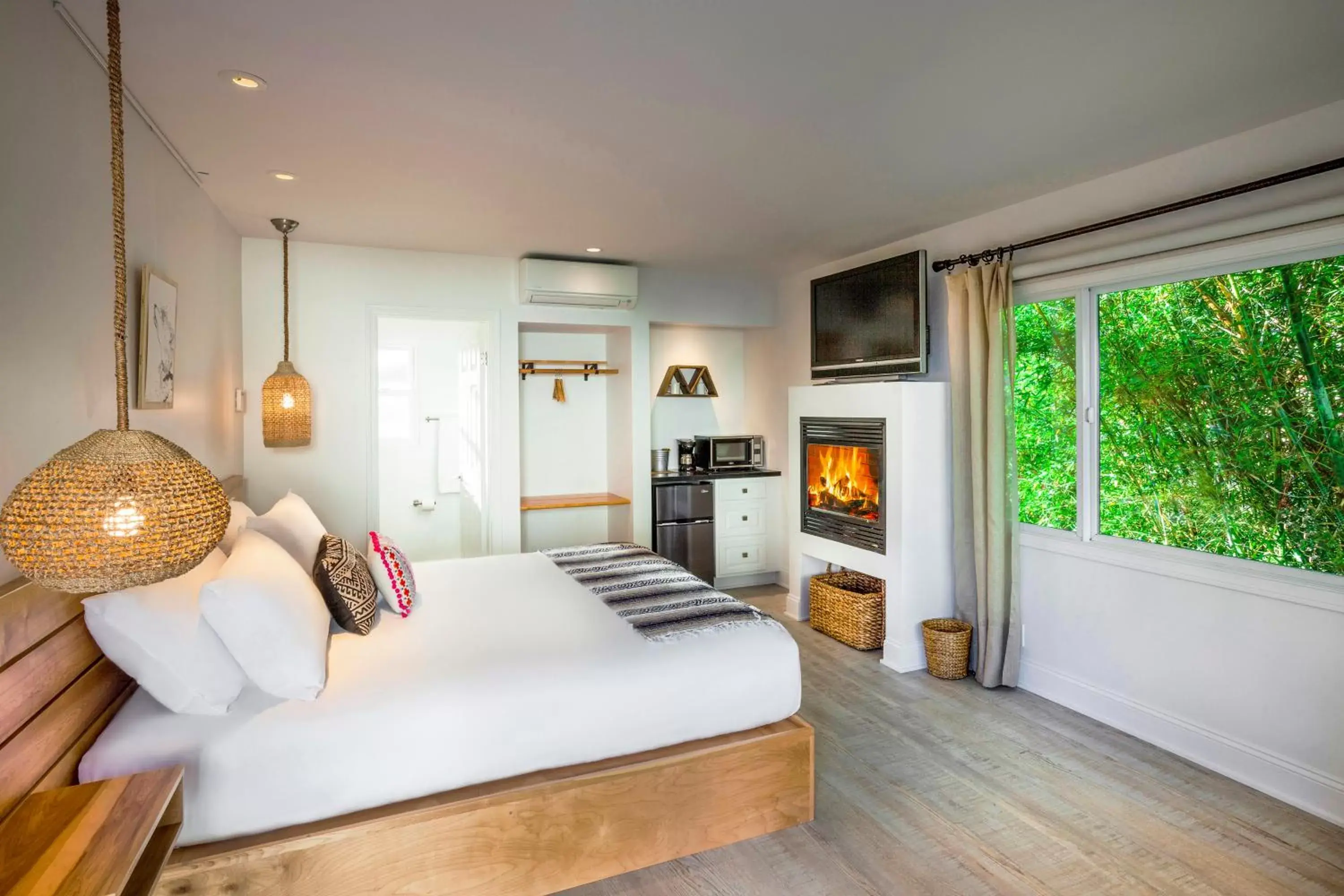 King Room with Pool View, Fireplace in Blue Sands Inn, A Kirkwood Collection Hotel King Room with Pool View, Fireplace in Blue Sands Inn, A Kirkwood Collection Hotel