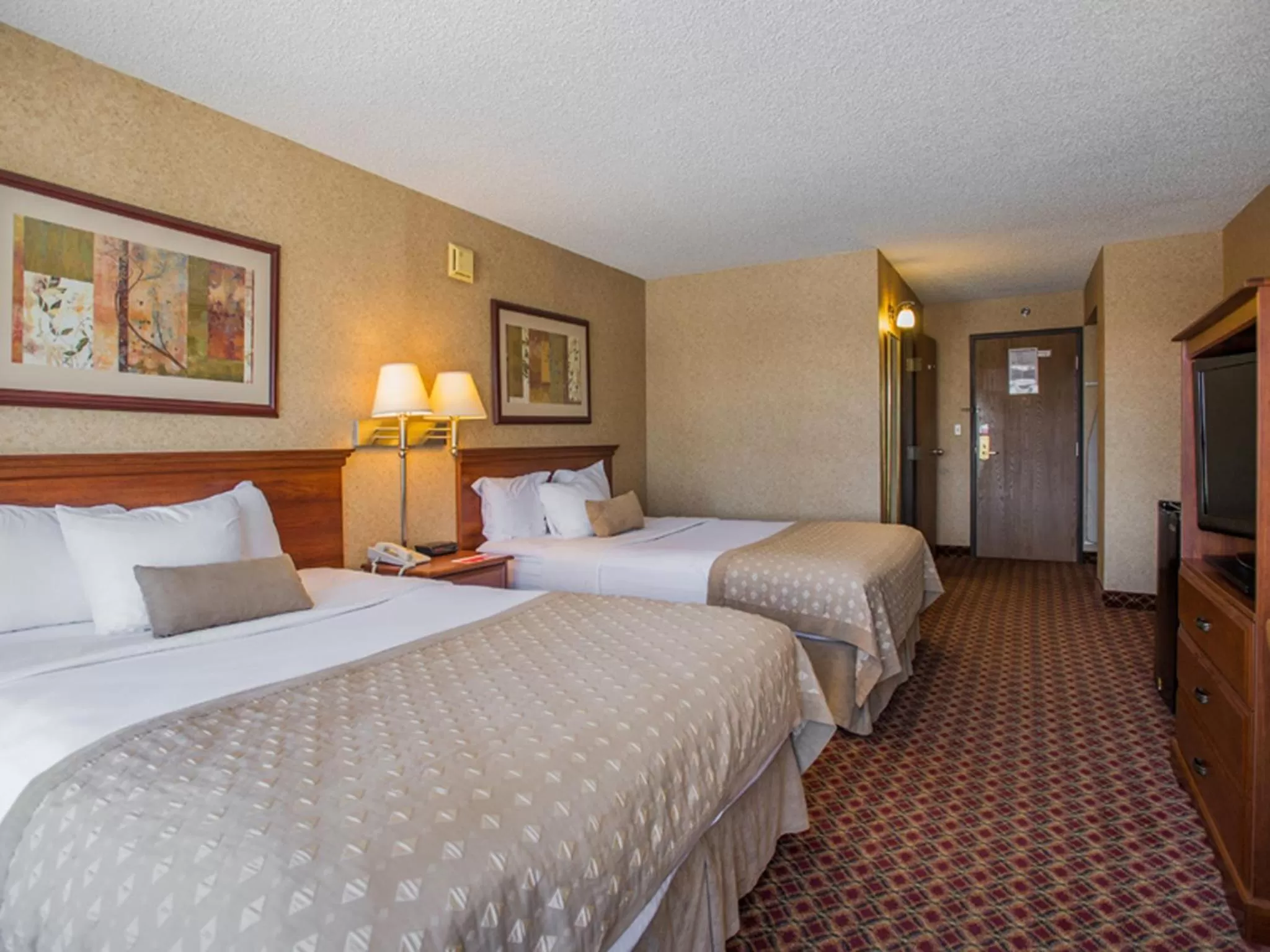 Bedroom, Bed in Ramada by Wyndham Topeka Downtown Hotel & Convention Center