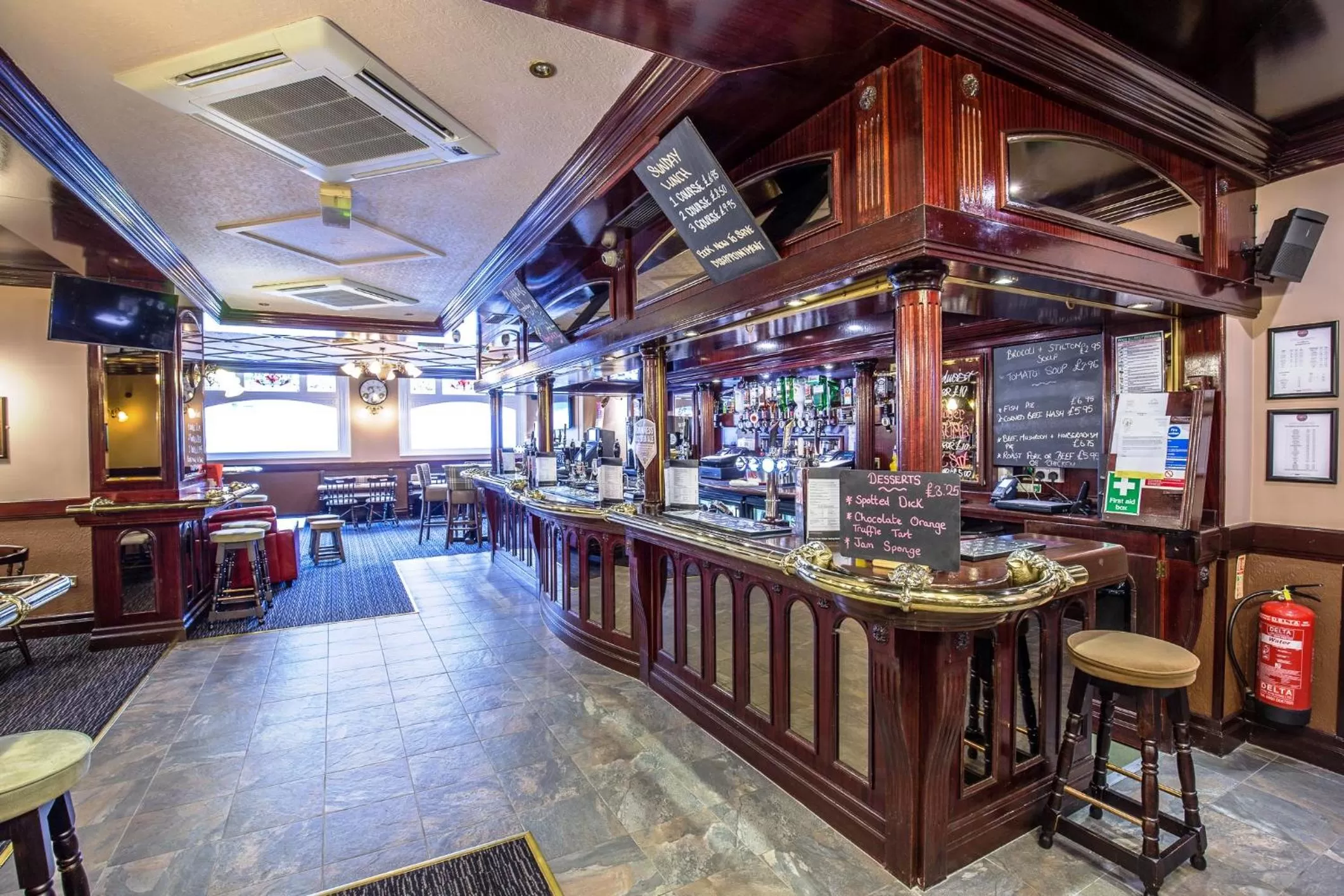 Lounge or bar in Globe Inn