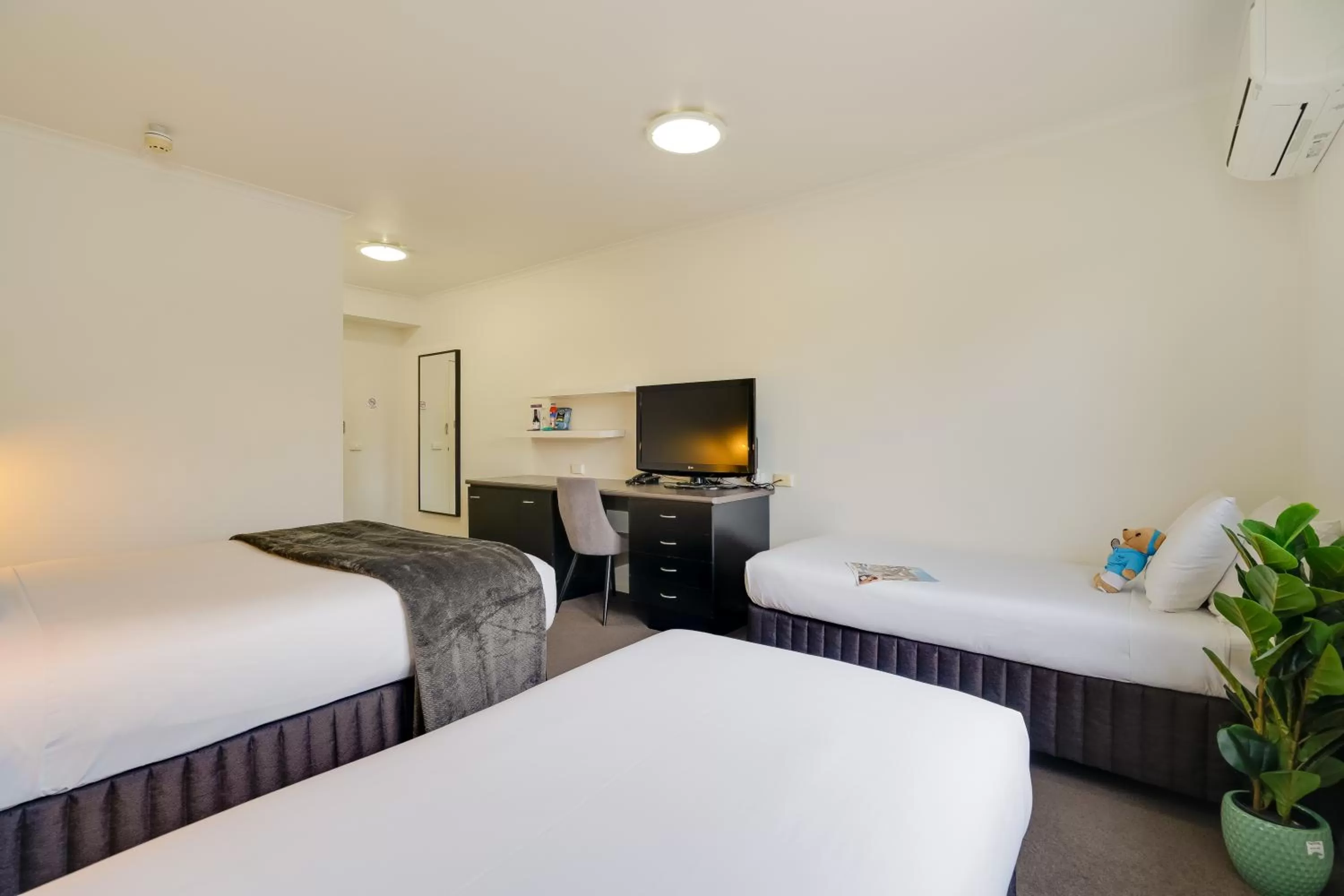 Bedroom, Bed in Mercure Albury