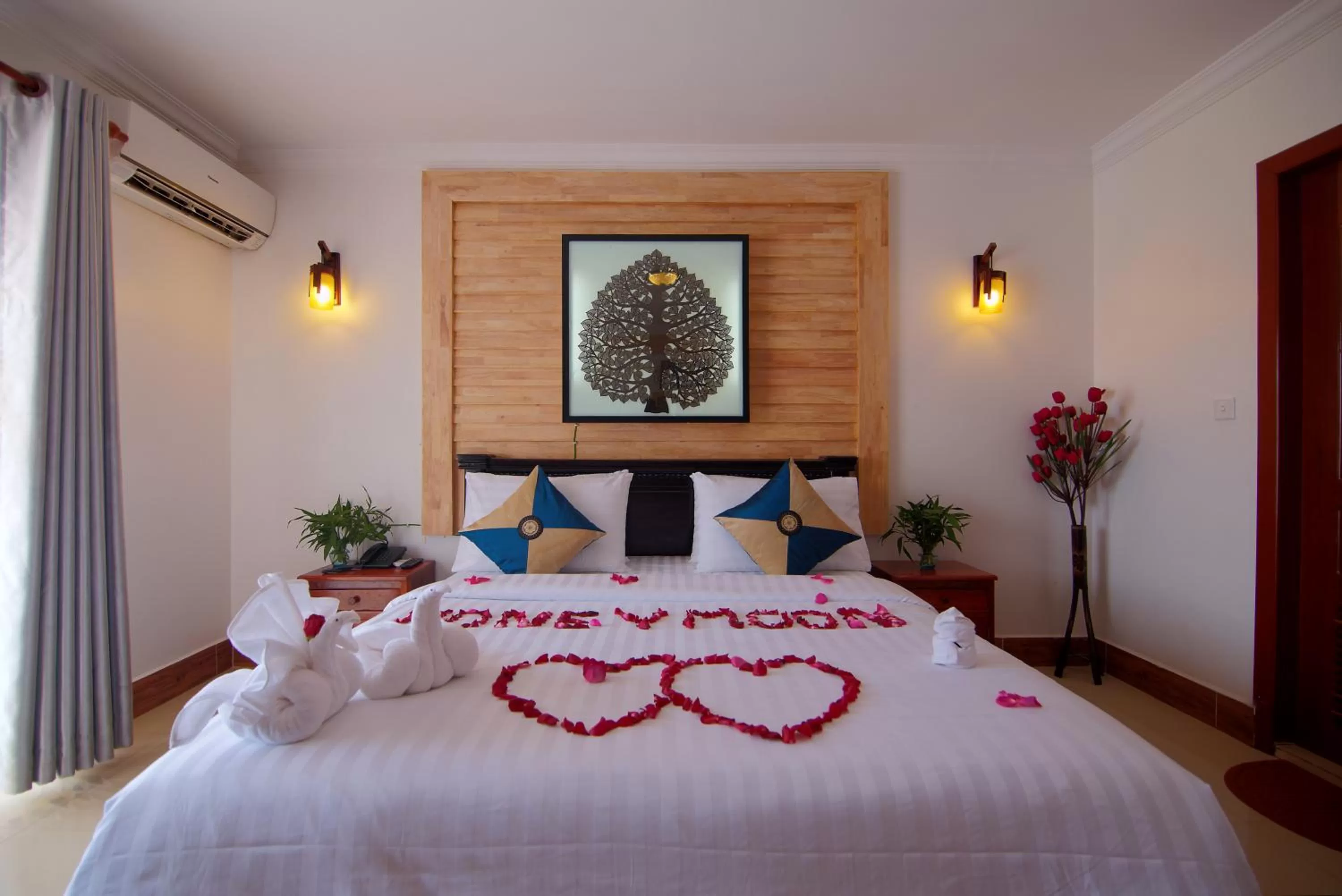 Bedroom, Bed in Bou Phanith Villa