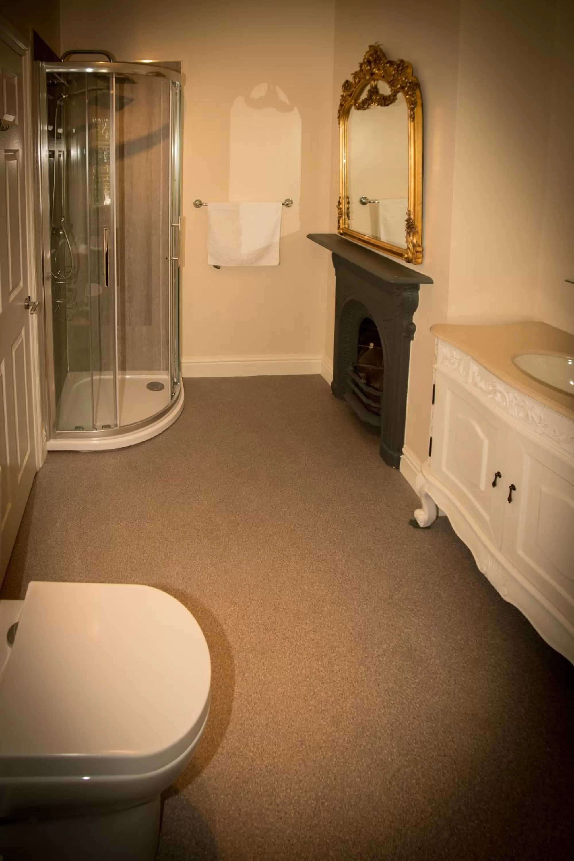 Bathroom in Brockley Hall Hotel