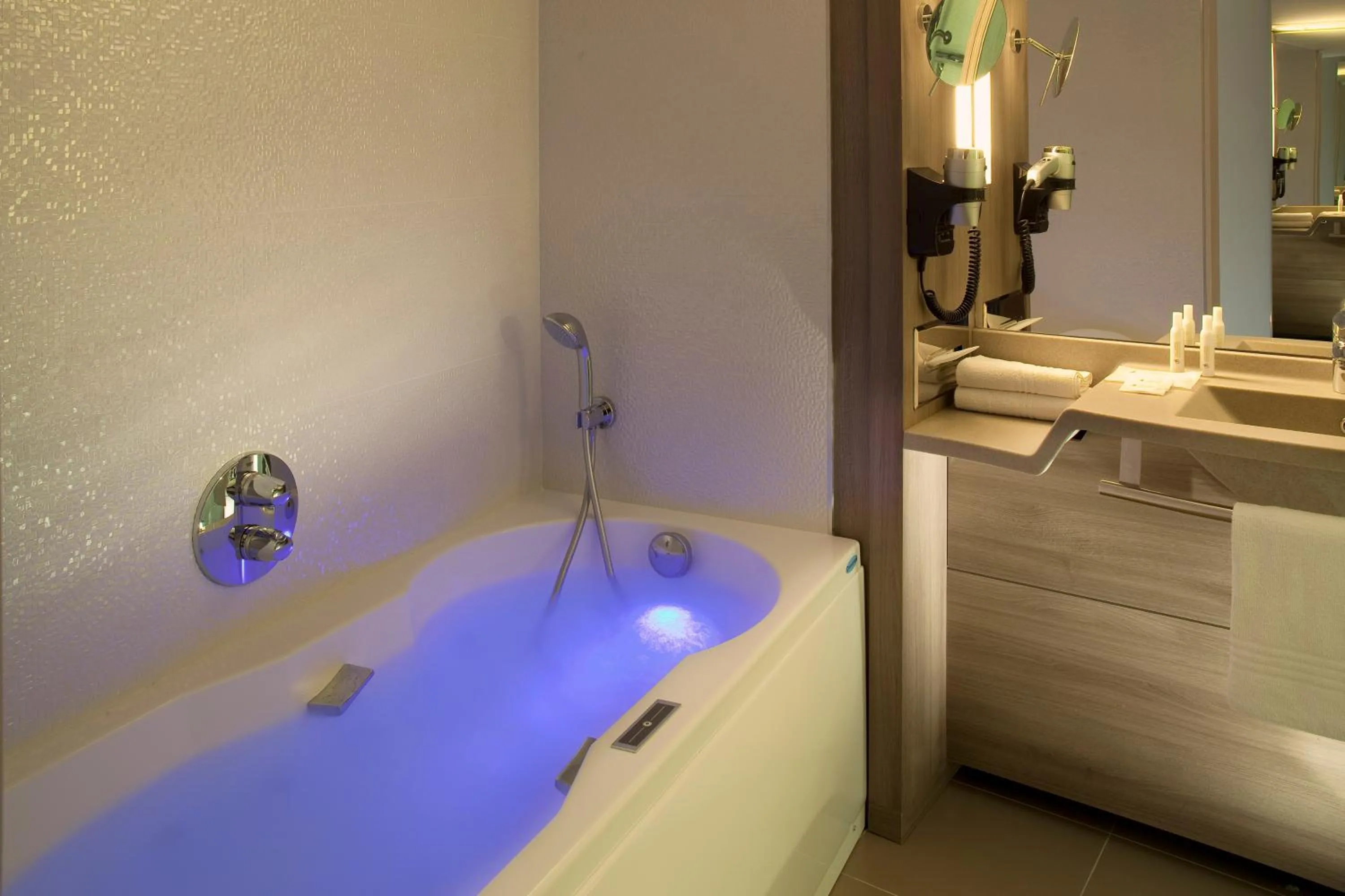 Bathroom in Oceania Clermont Ferrand