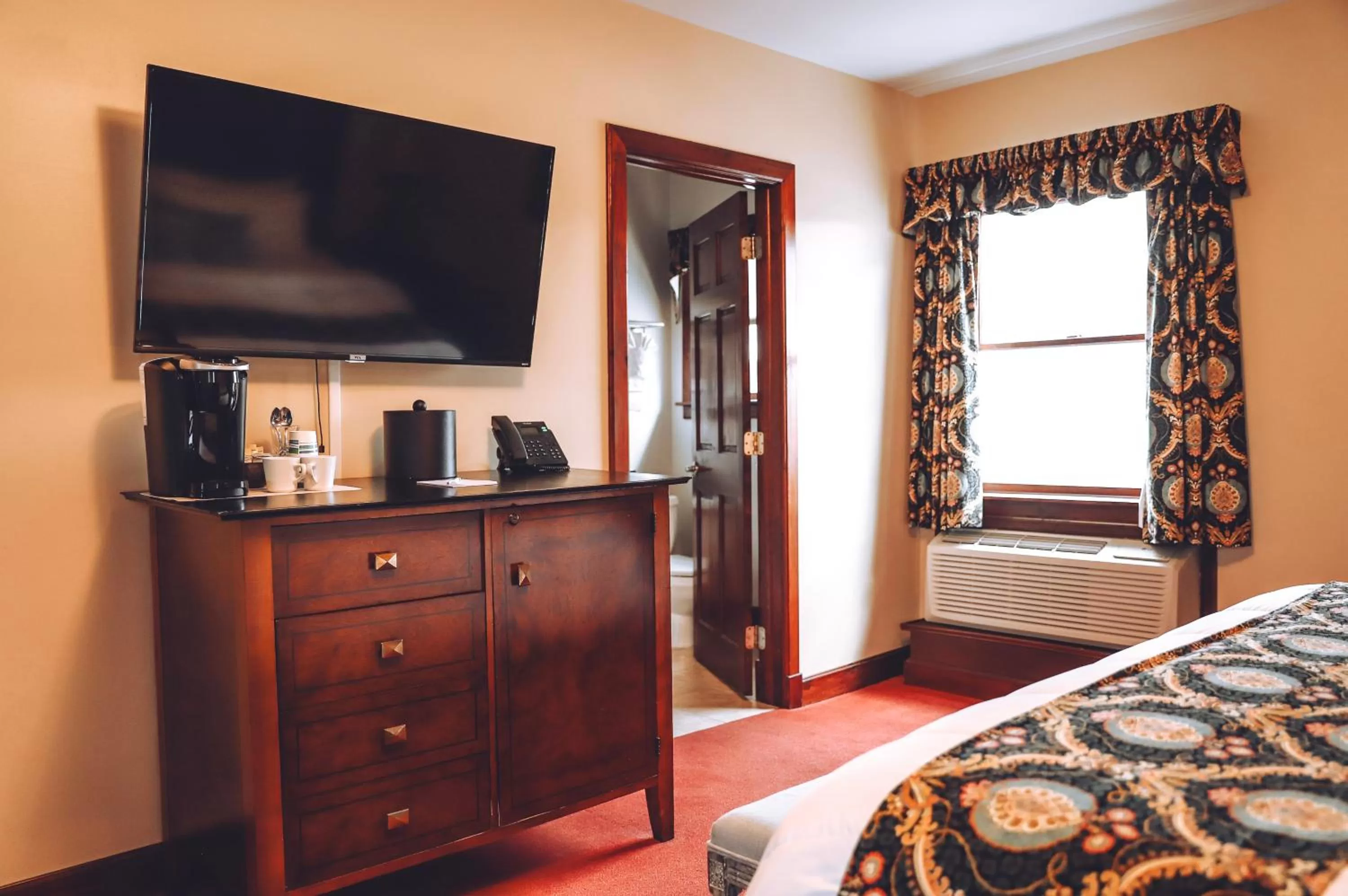 TV and multimedia, Bed in Tom Quick Inn