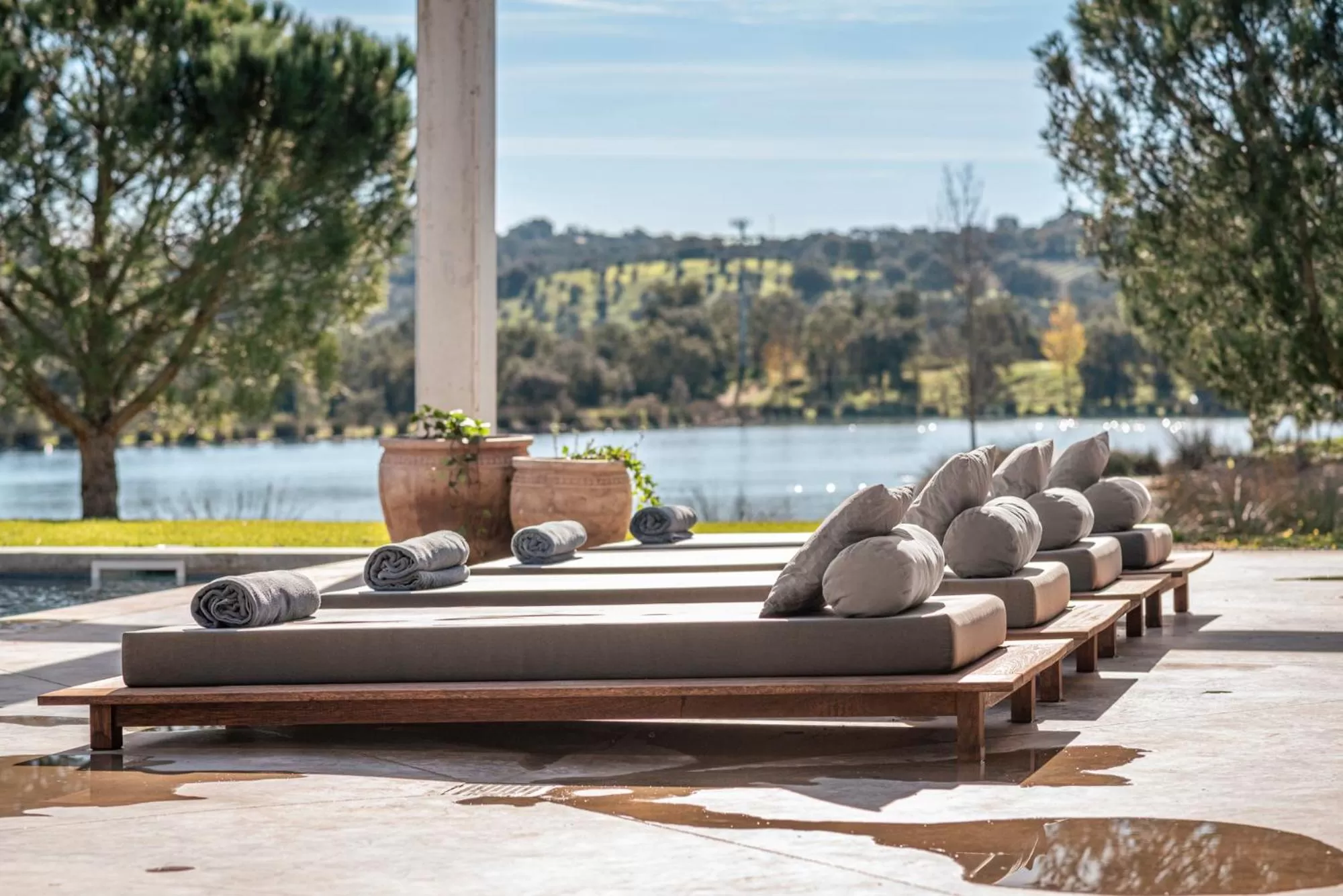 Lake Villa in L'AND Vineyards - Relais & Châteaux