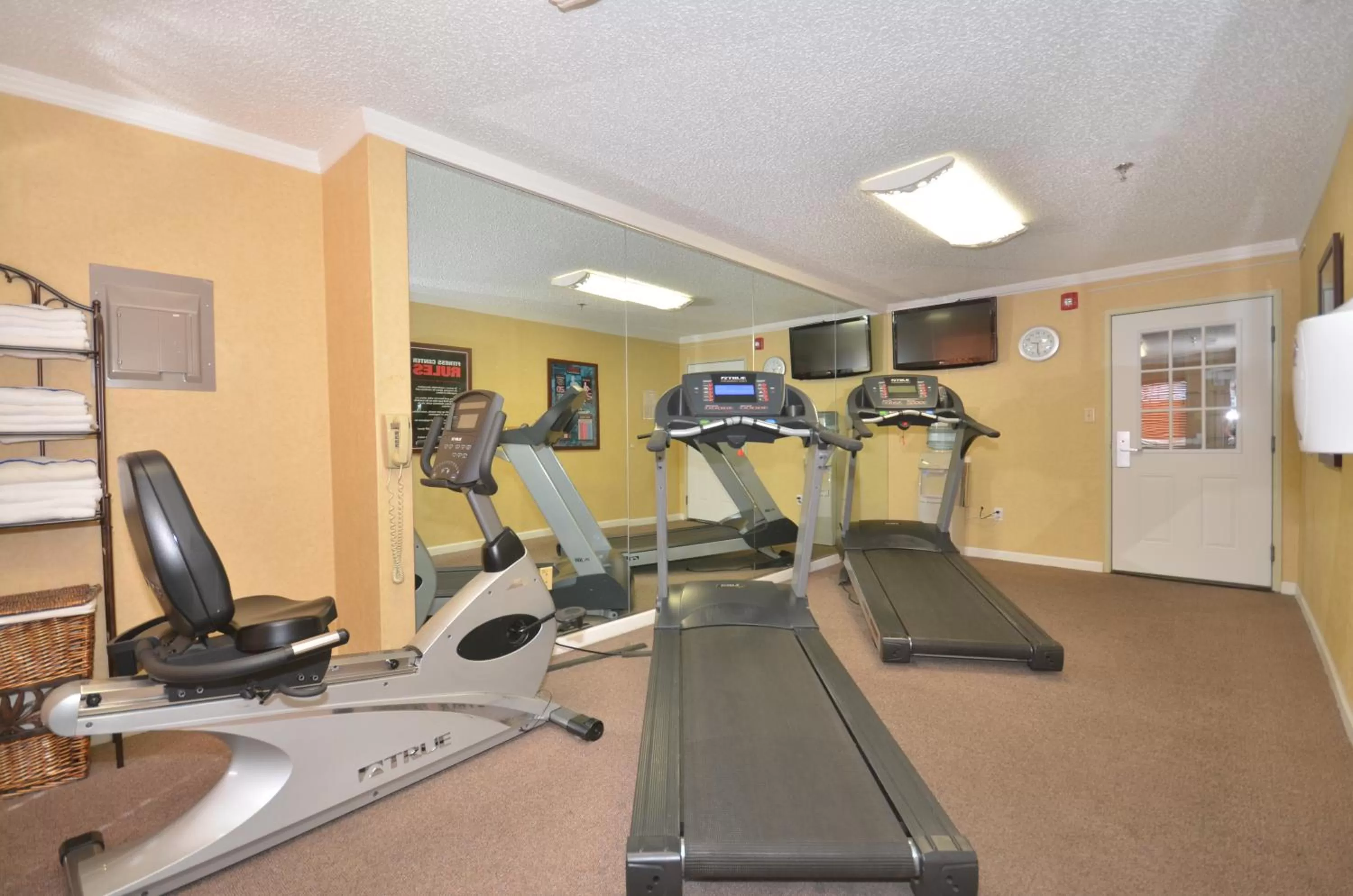 Fitness centre/facilities in Ramada by Wyndham Santa Fe