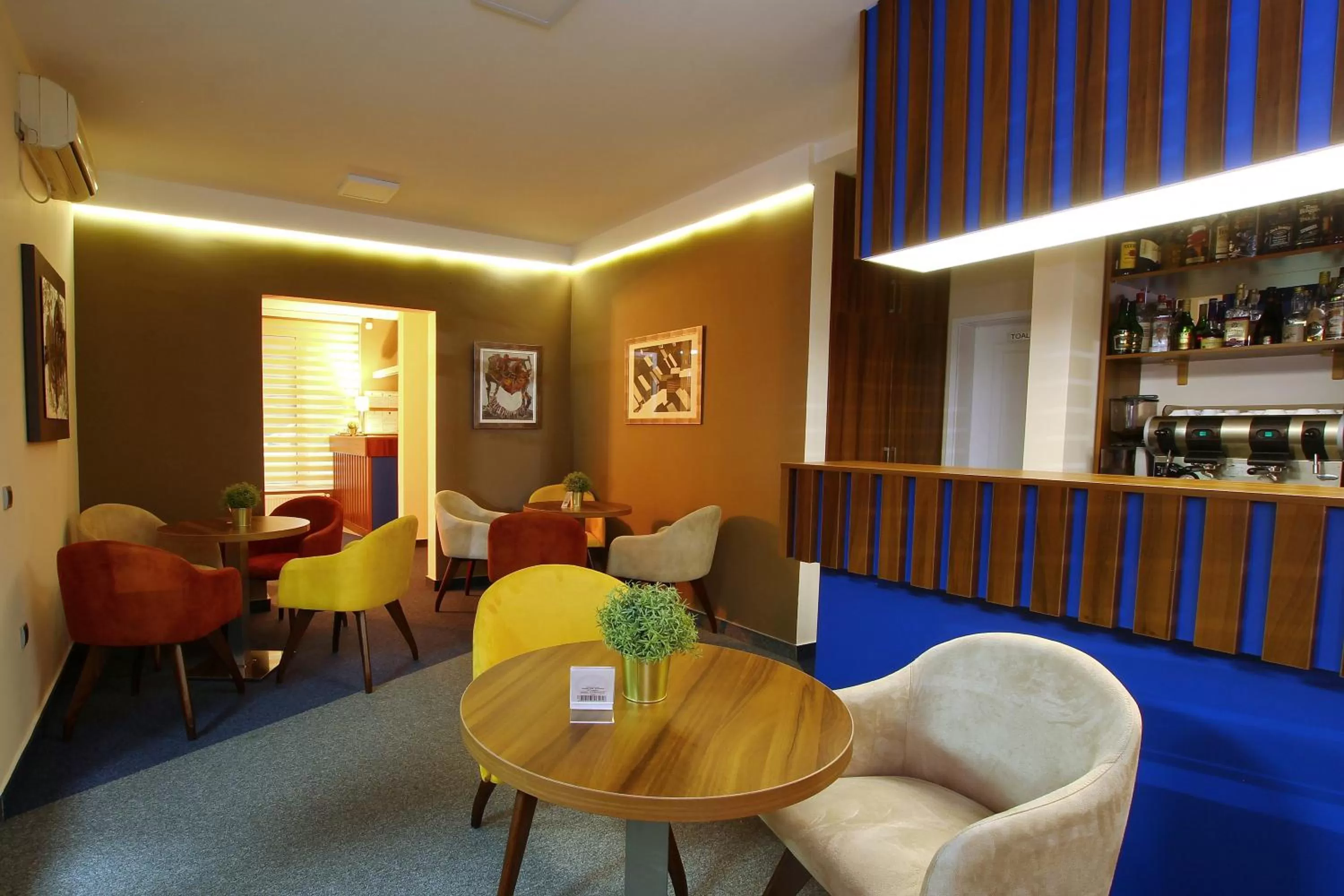 Communal lounge/ TV room, Lounge/Bar in B&B Galeb