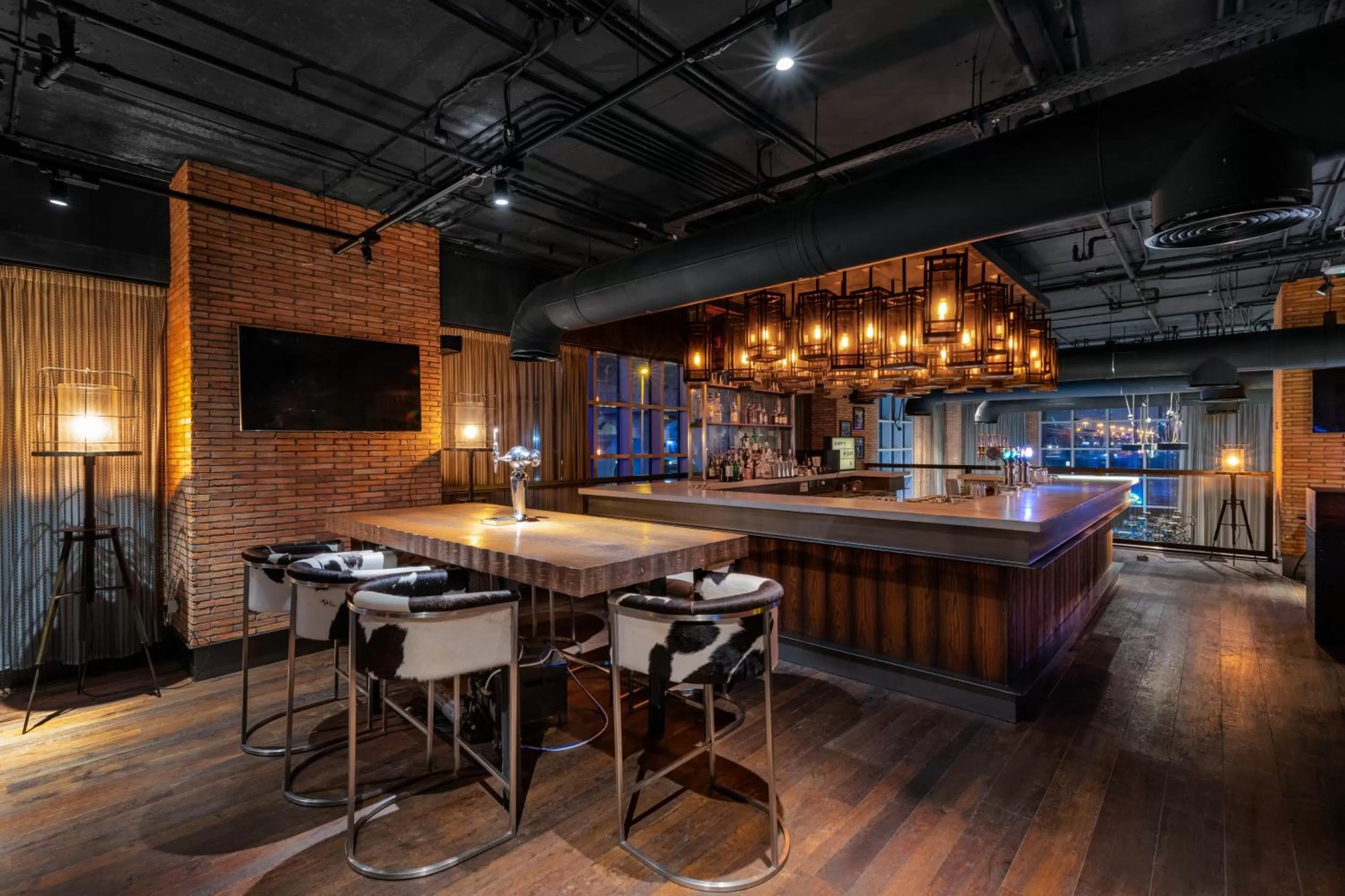 Restaurant/places to eat in Hilton Dubai Al Habtoor City