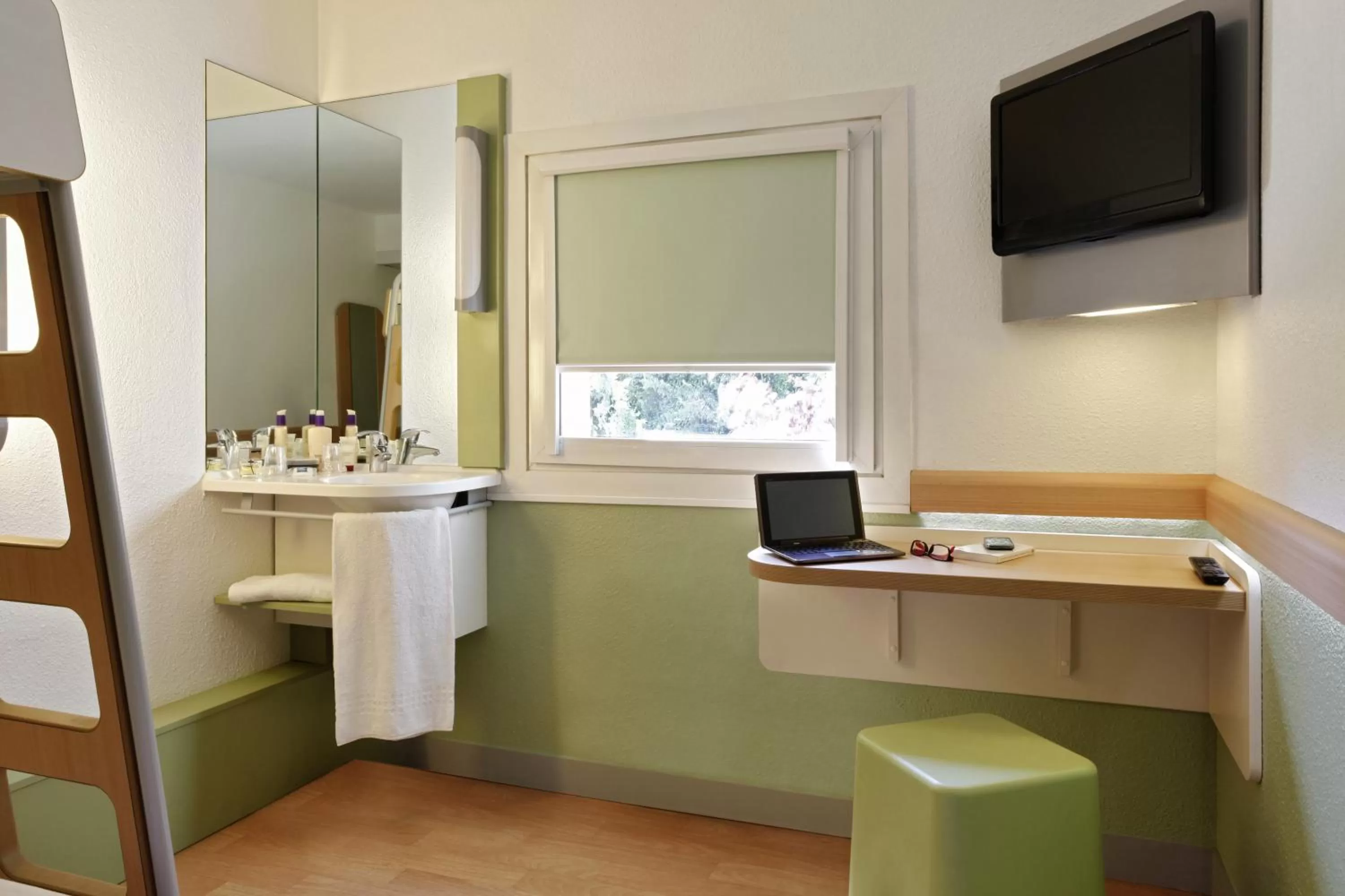Bedroom, Bathroom in IBIS Budget Aix en Provence Est Le Canet