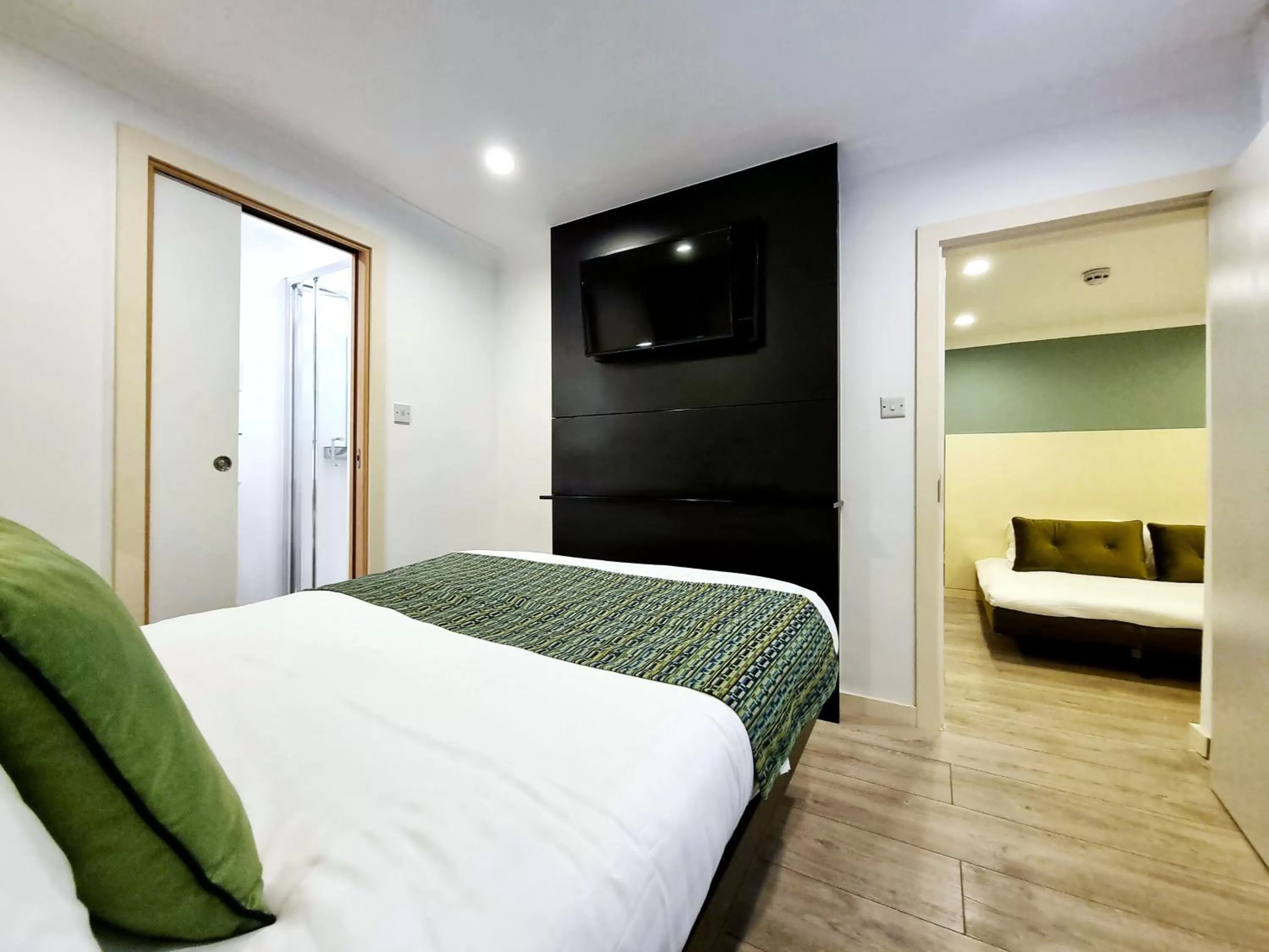 Bedroom, Bed in 146 Studios