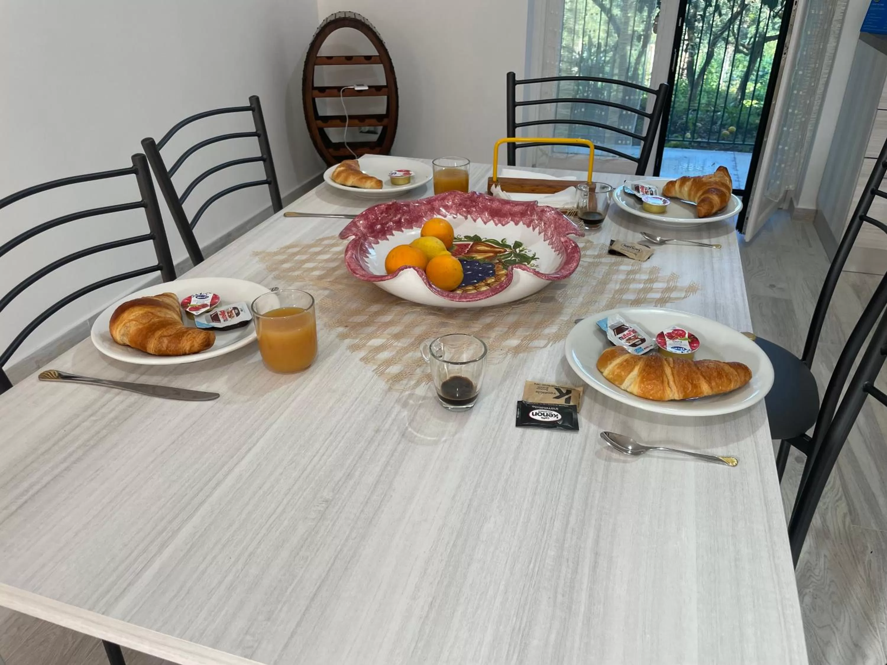 Food and drinks in Sorrento Realty Holidays - The smile of the sun