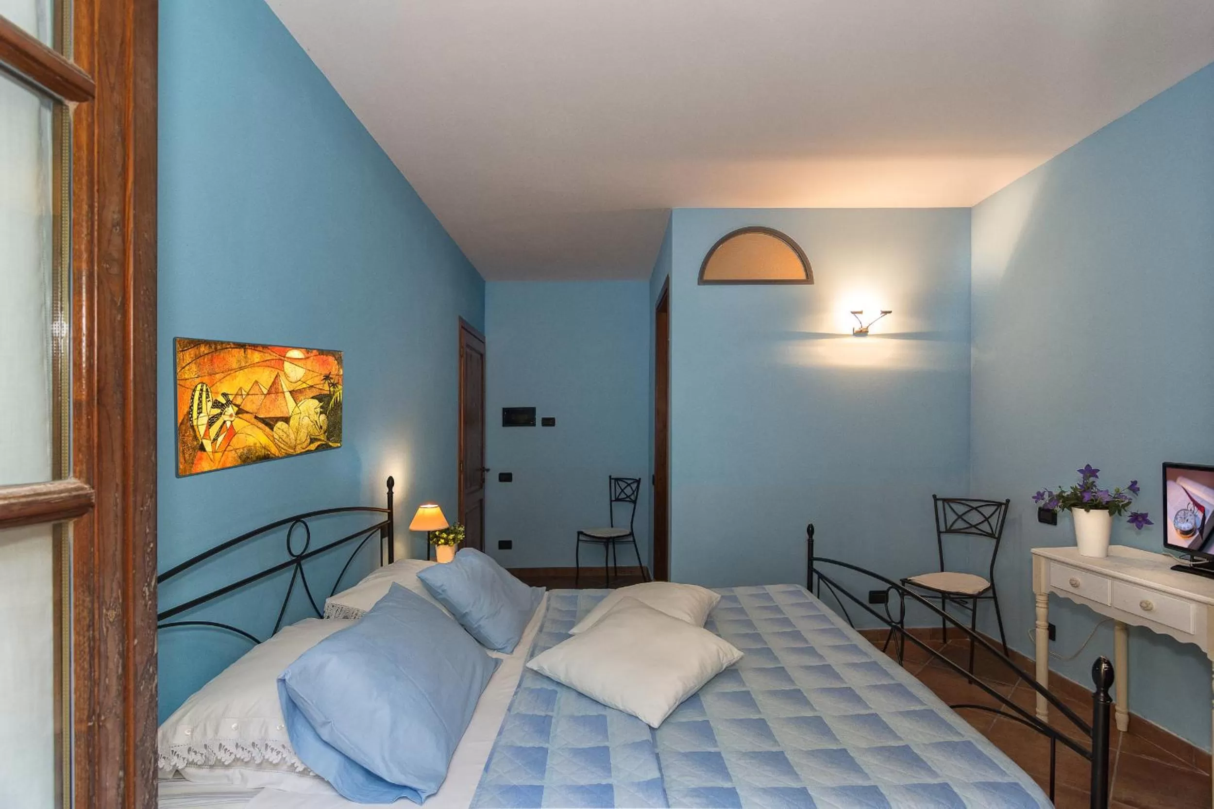 Photo of the whole room in Pisa Holidays