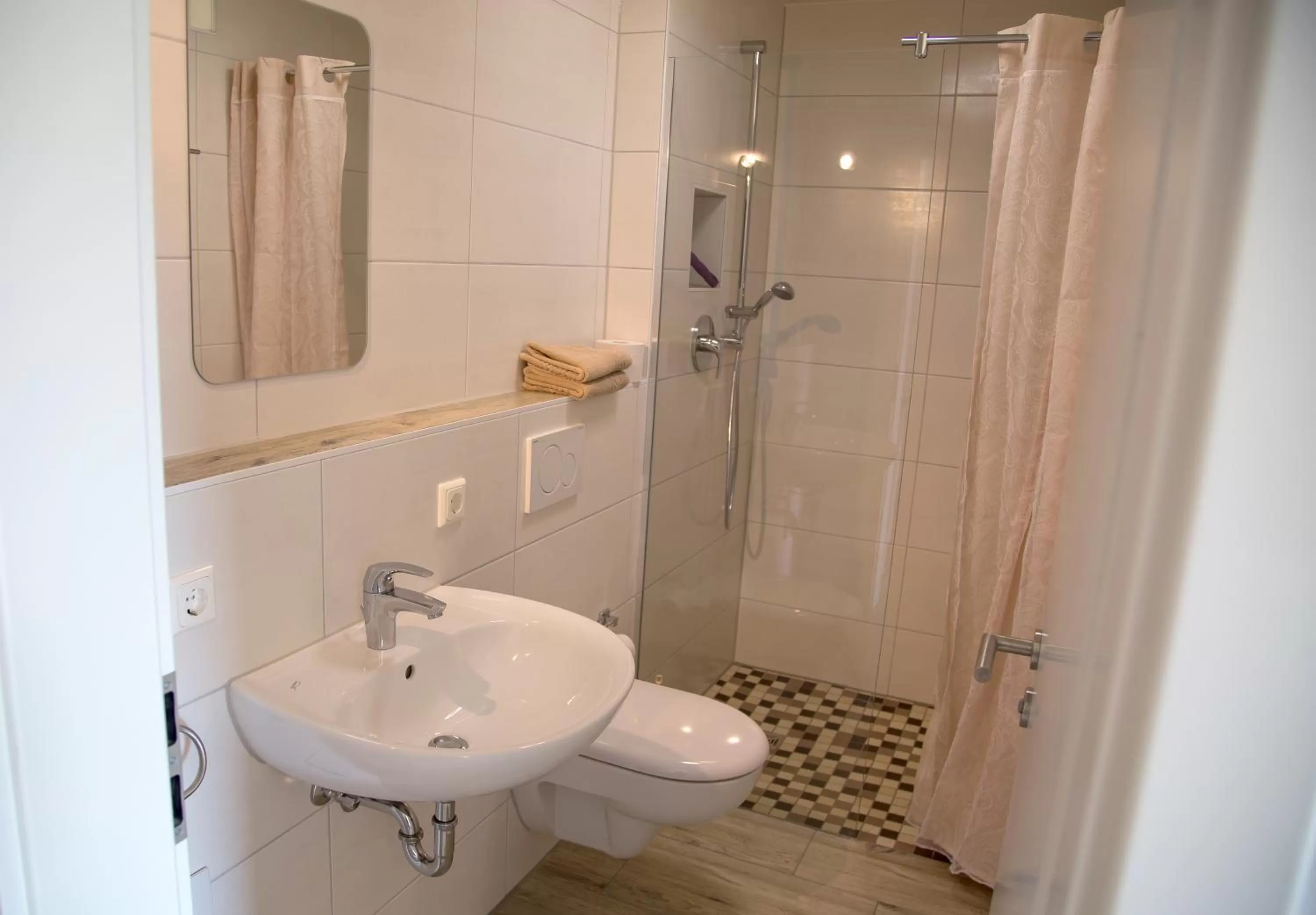 Bathroom in Gästehaus und Fewo Lamm Garni