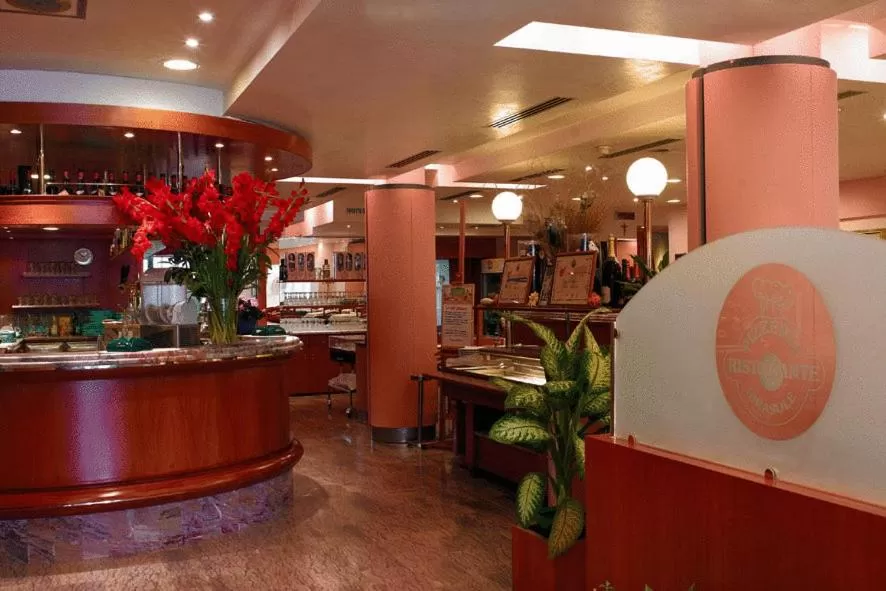 Restaurant/places to eat in Hotel Ezzelino