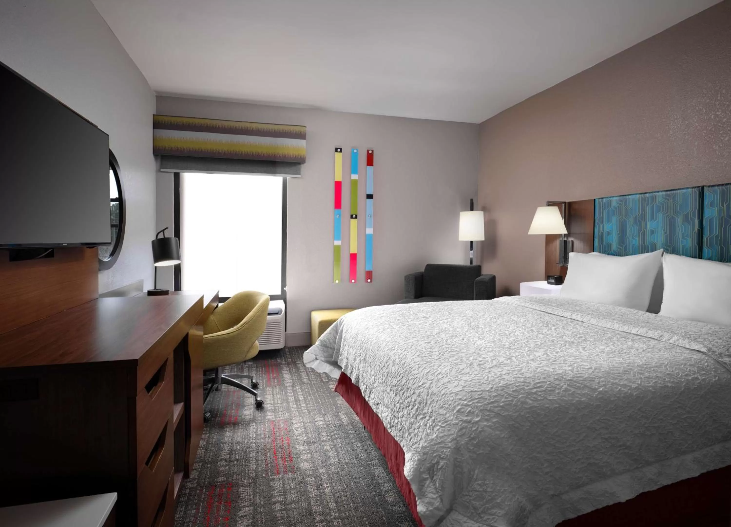 Bed in Hampton Inn Clinton