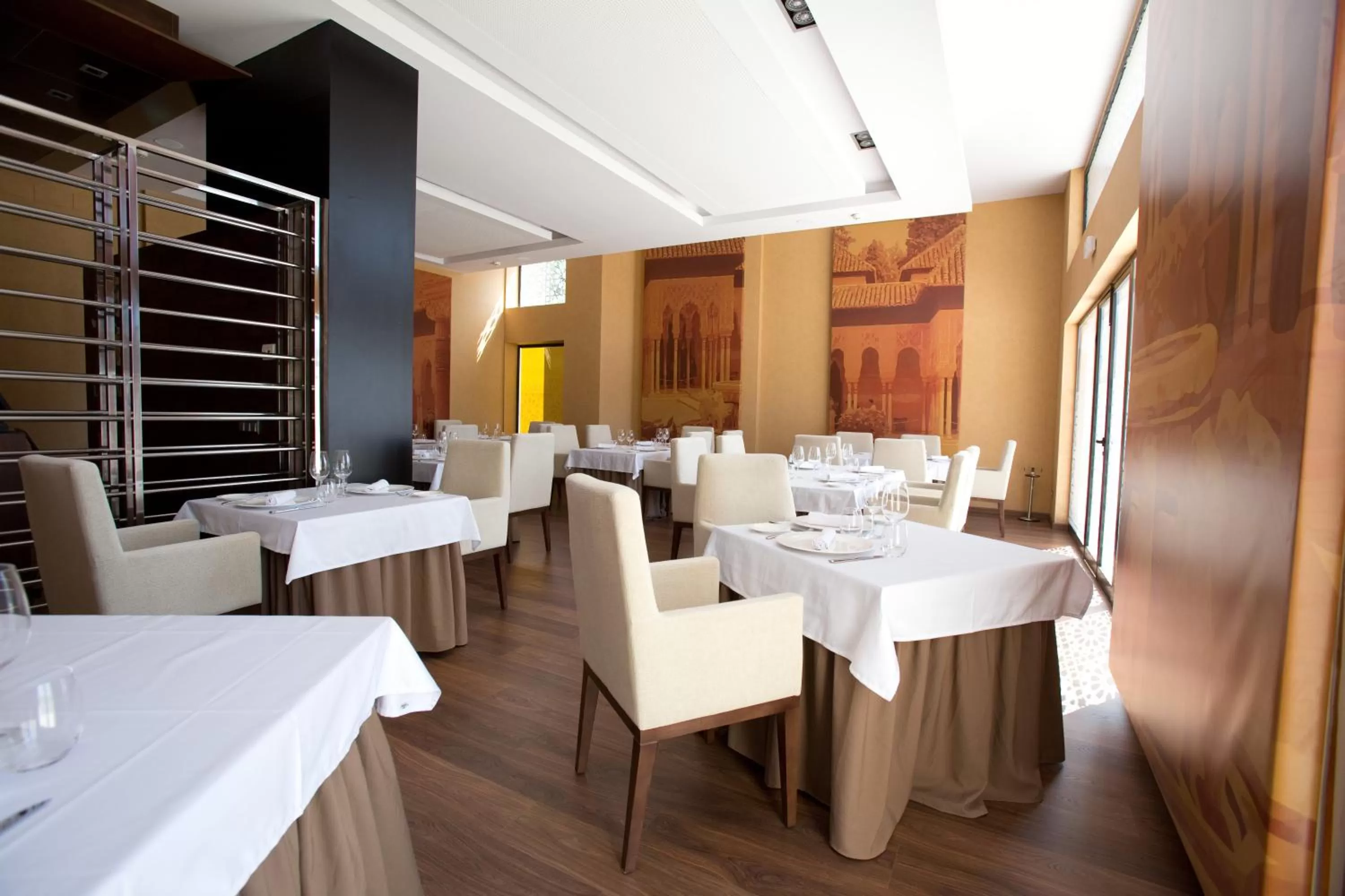 Restaurant/places to eat in M.A. Hotel Sevilla Congresos