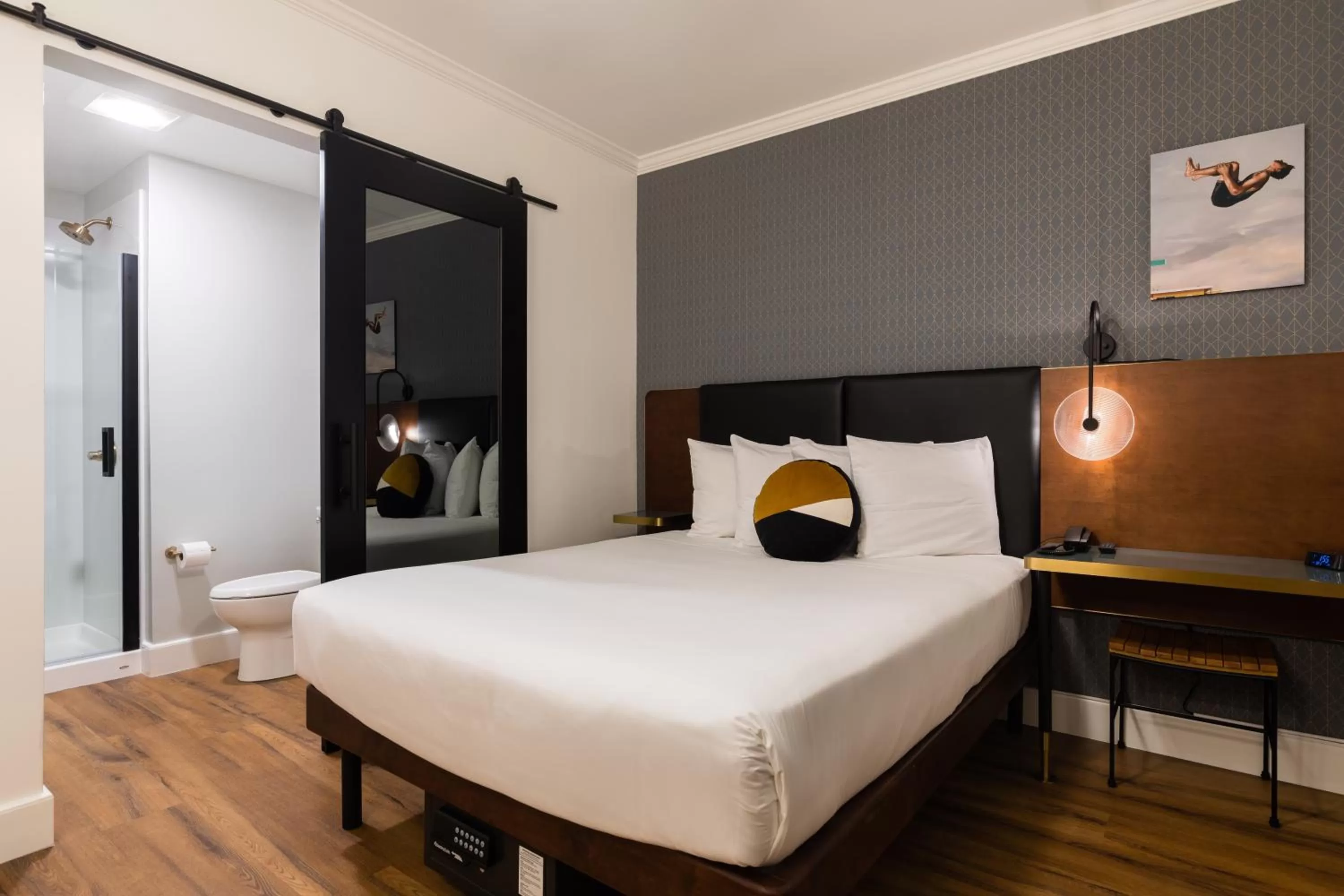 Bedroom, Bed in Hotel Stratford San Francisco - Handwritten Collection