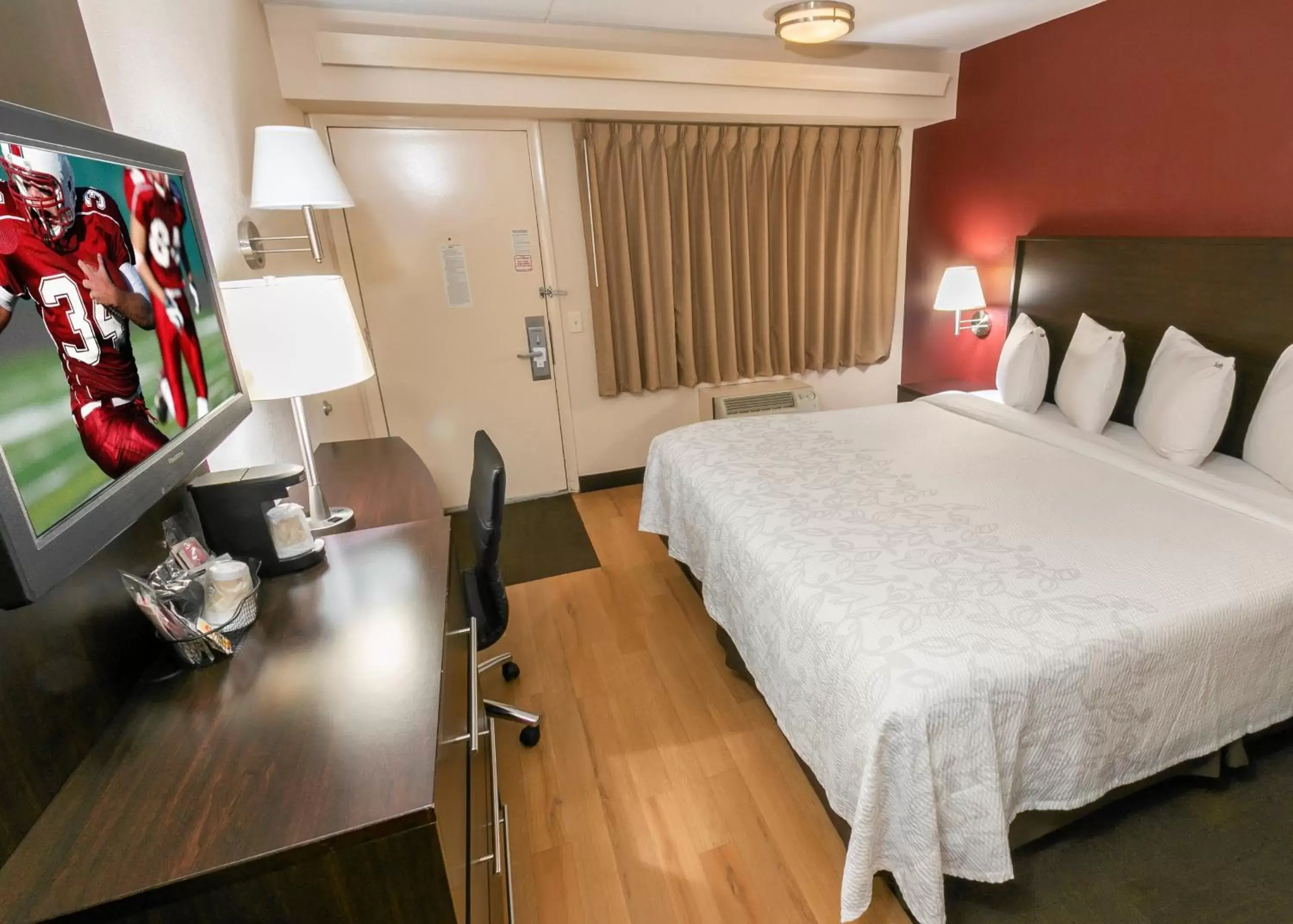 Superior King Room Disability Access Roll-In Shower Smoke Free in Red Roof Inn PLUS+ Secaucus - Meadowlands Superior King Room Disability Access Roll-In Shower Smoke Free in Red Roof Inn PLUS+ Secaucus - Meadowlands