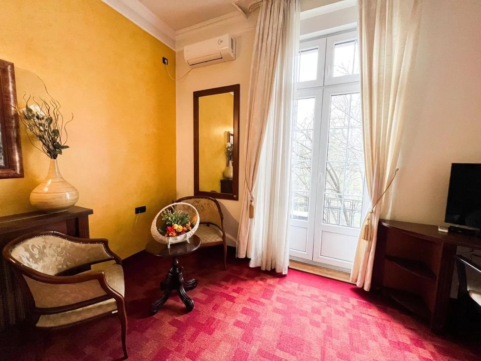 Property building, Seating Area in Manjež Centar