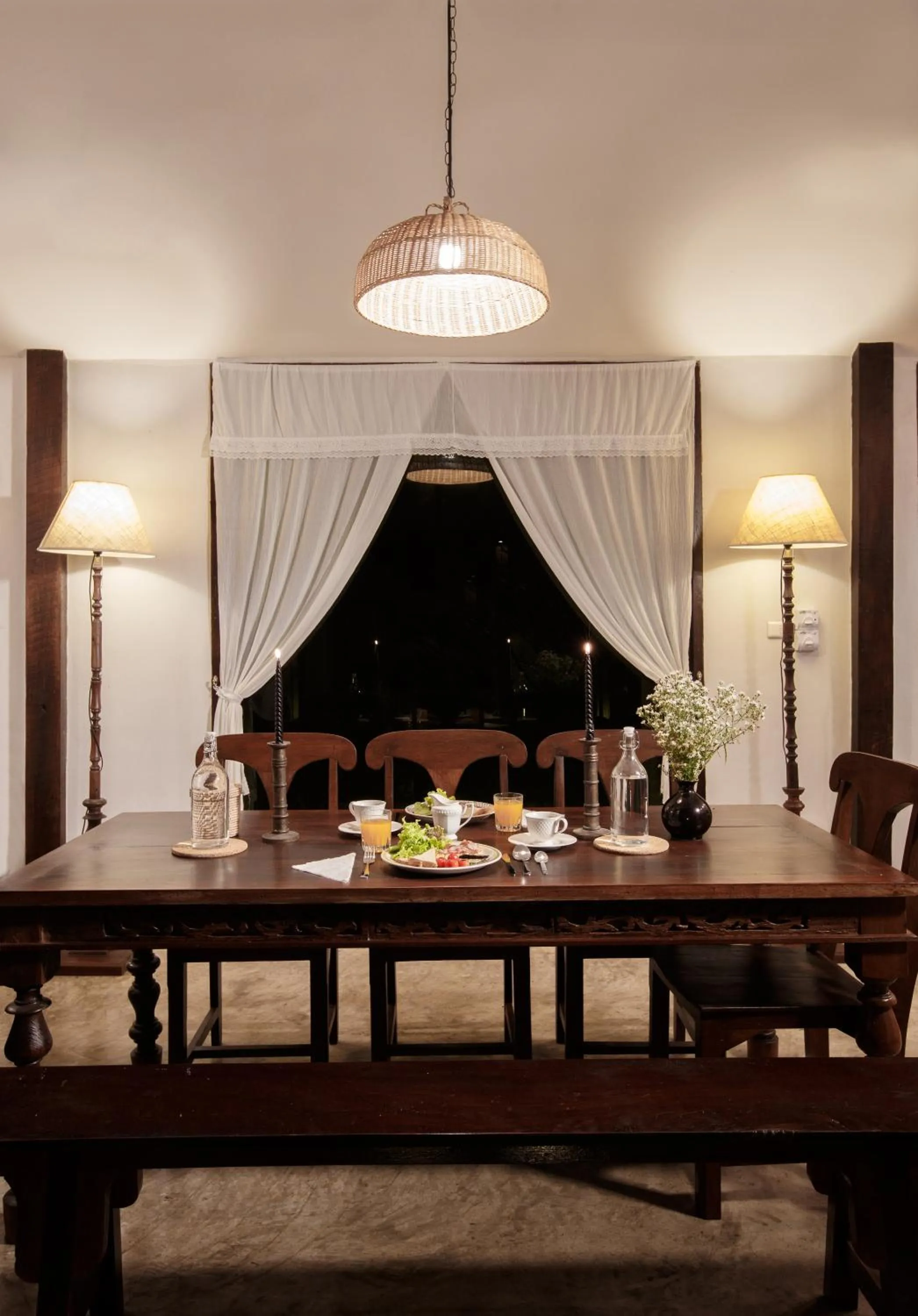 Restaurant/places to eat in Foresta Villa