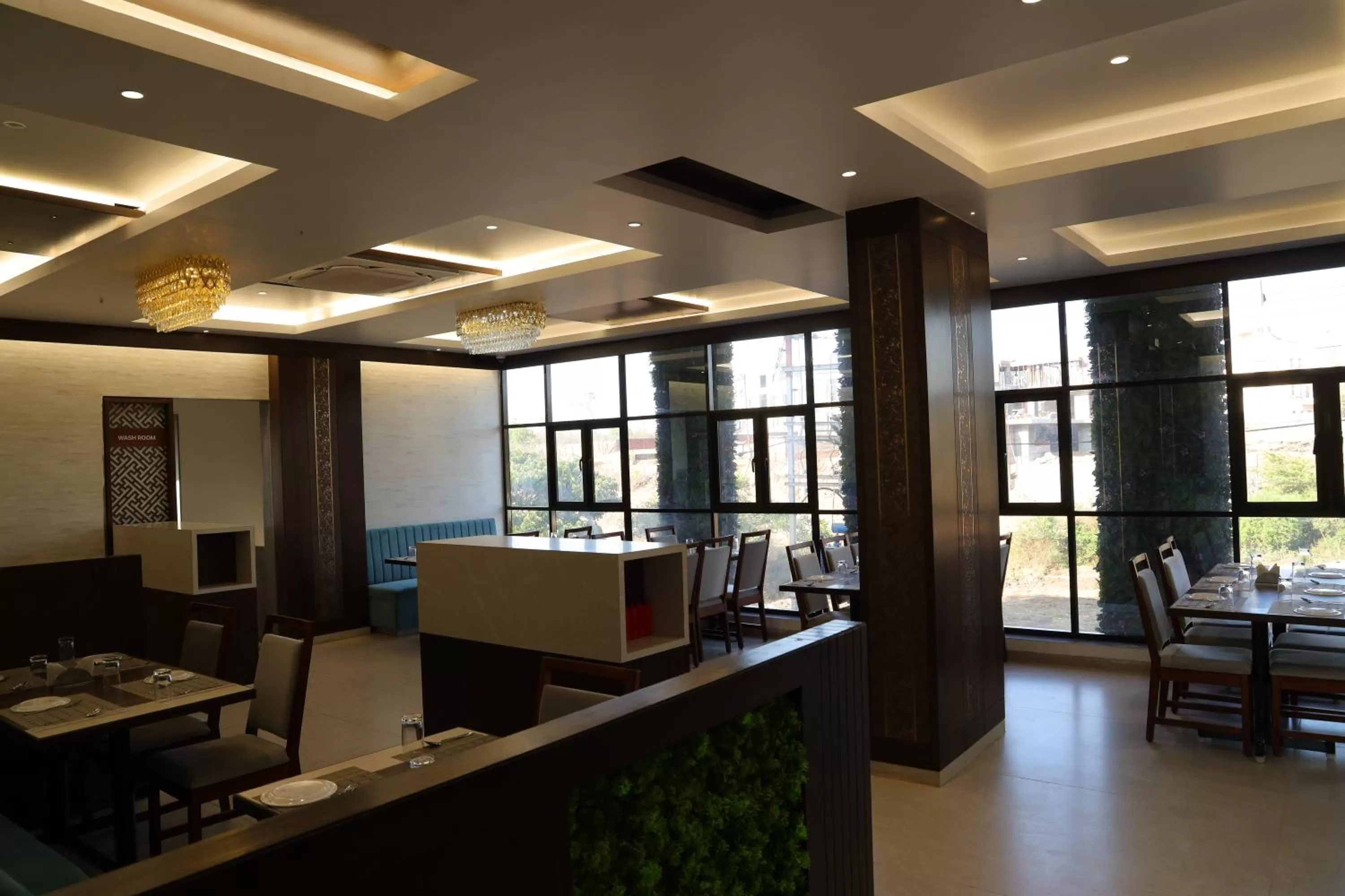 Restaurant/places to eat in Blisss Hotel Kolhapur