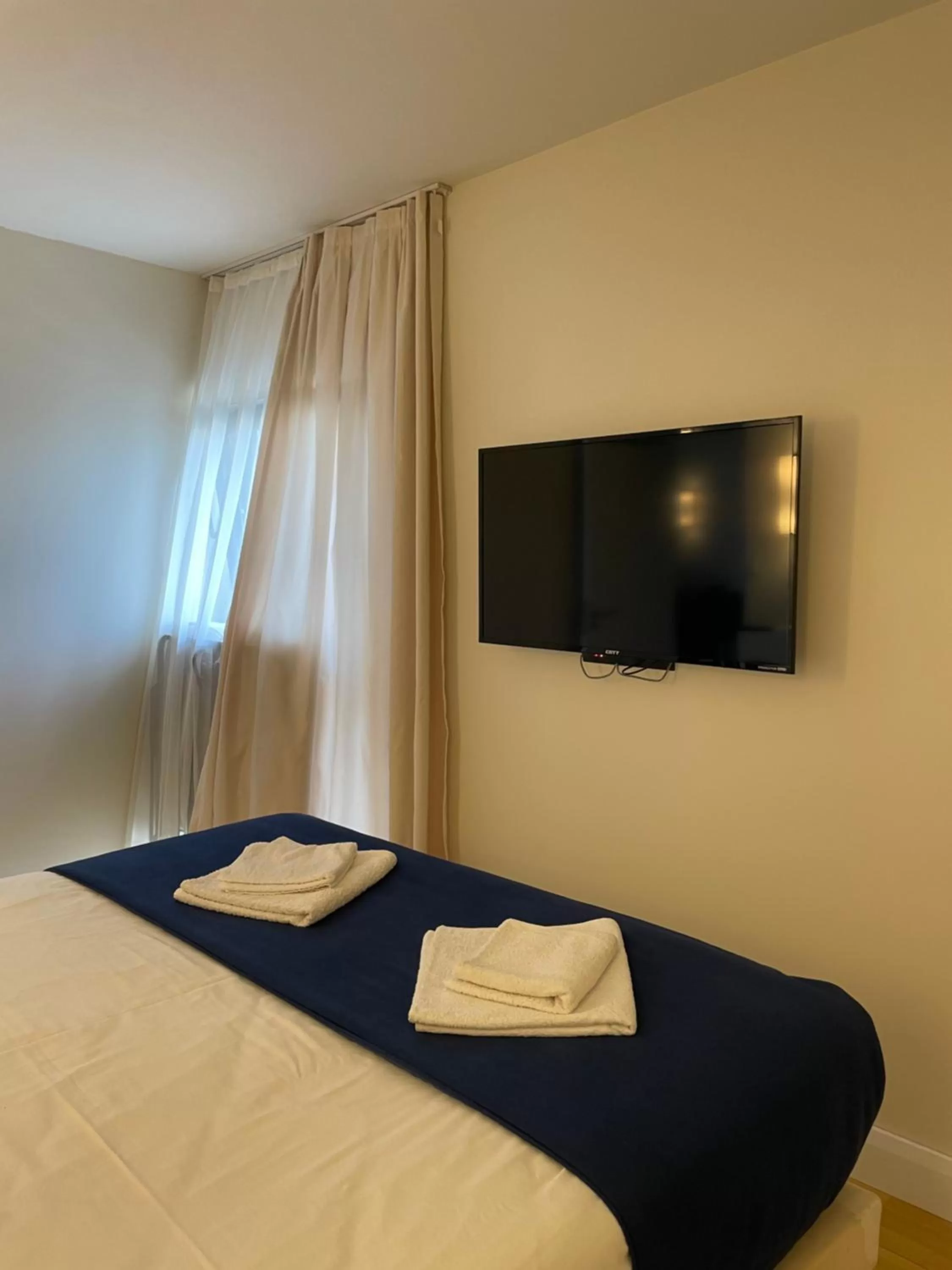 Communal lounge/ TV room, Bed in APARTHOTEL in City Batumi